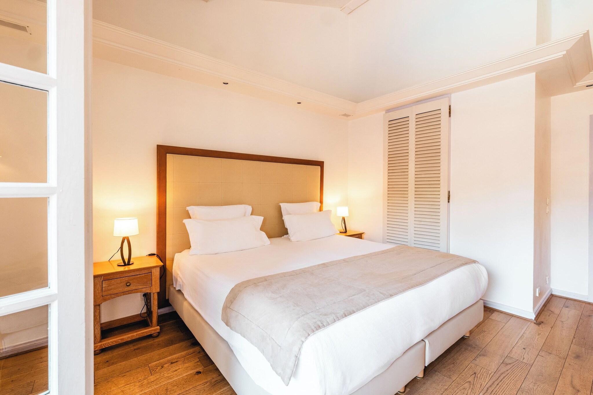 Double Queen Size Bed