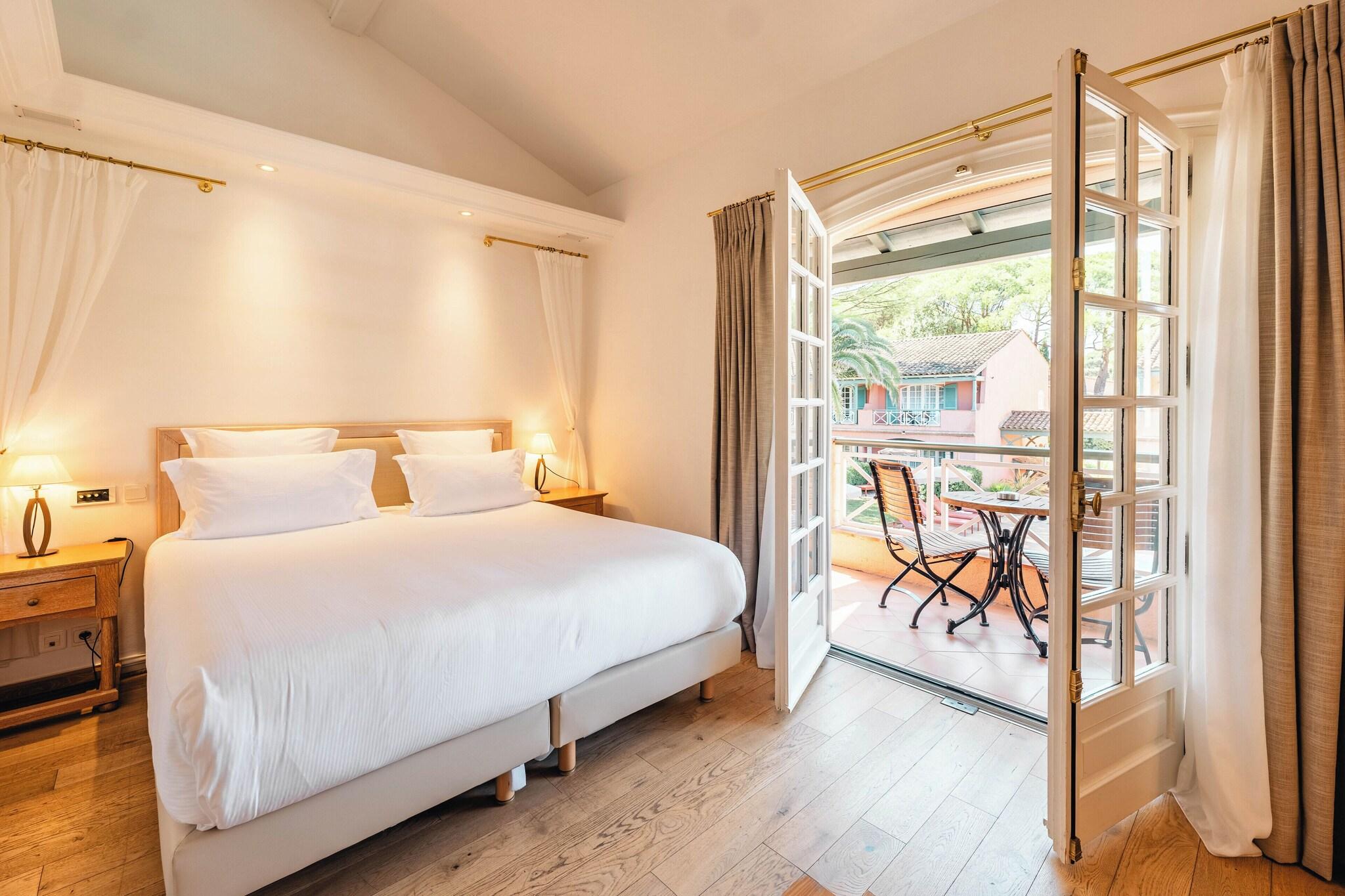 Double Queen Size Bed