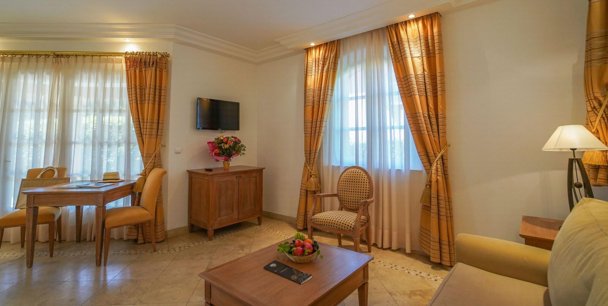 Suite Queen Size Bed