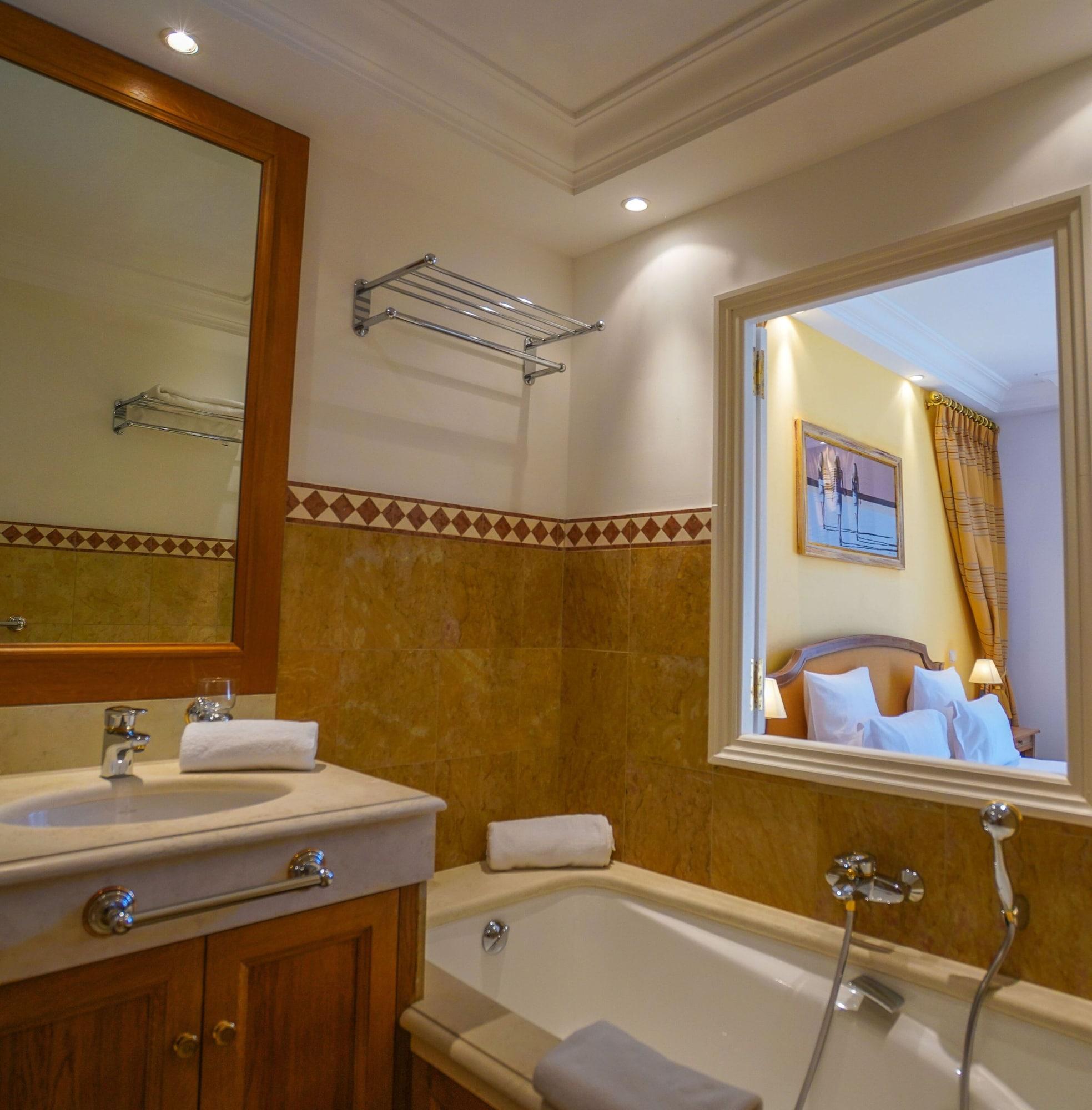 Suite Queen Size Bed