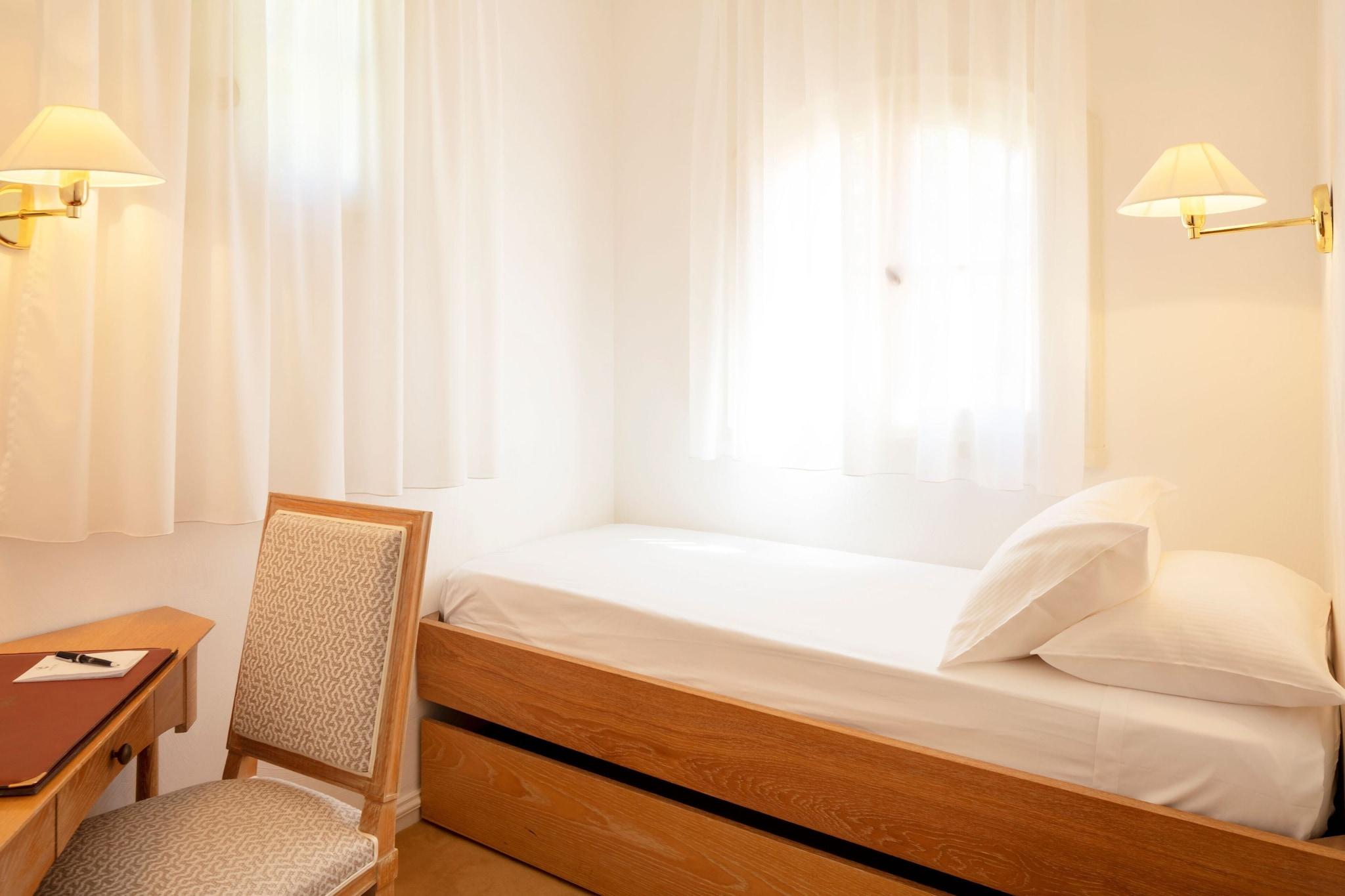 Double Queen Size Bed