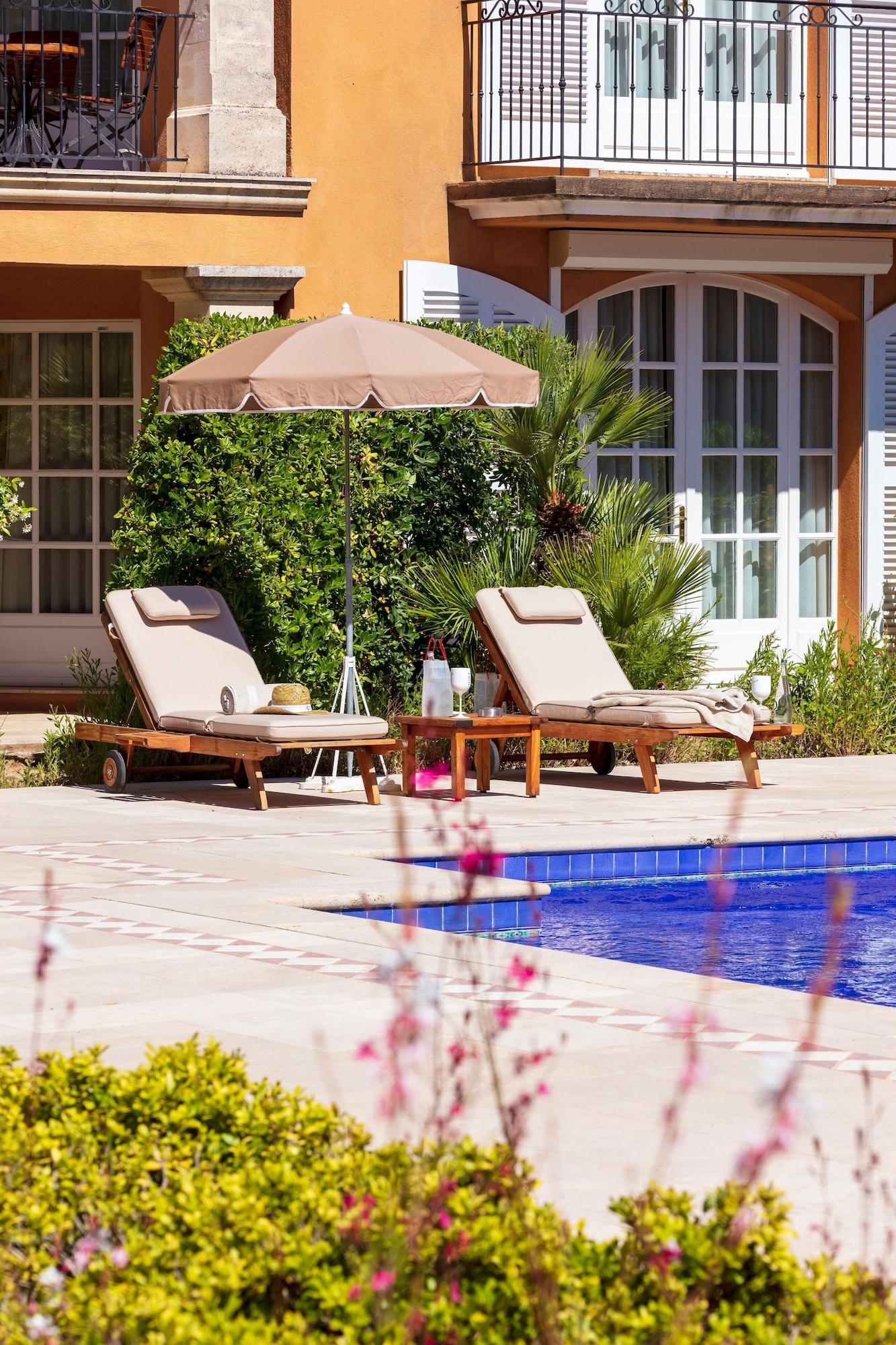 Double Queen Size Bed