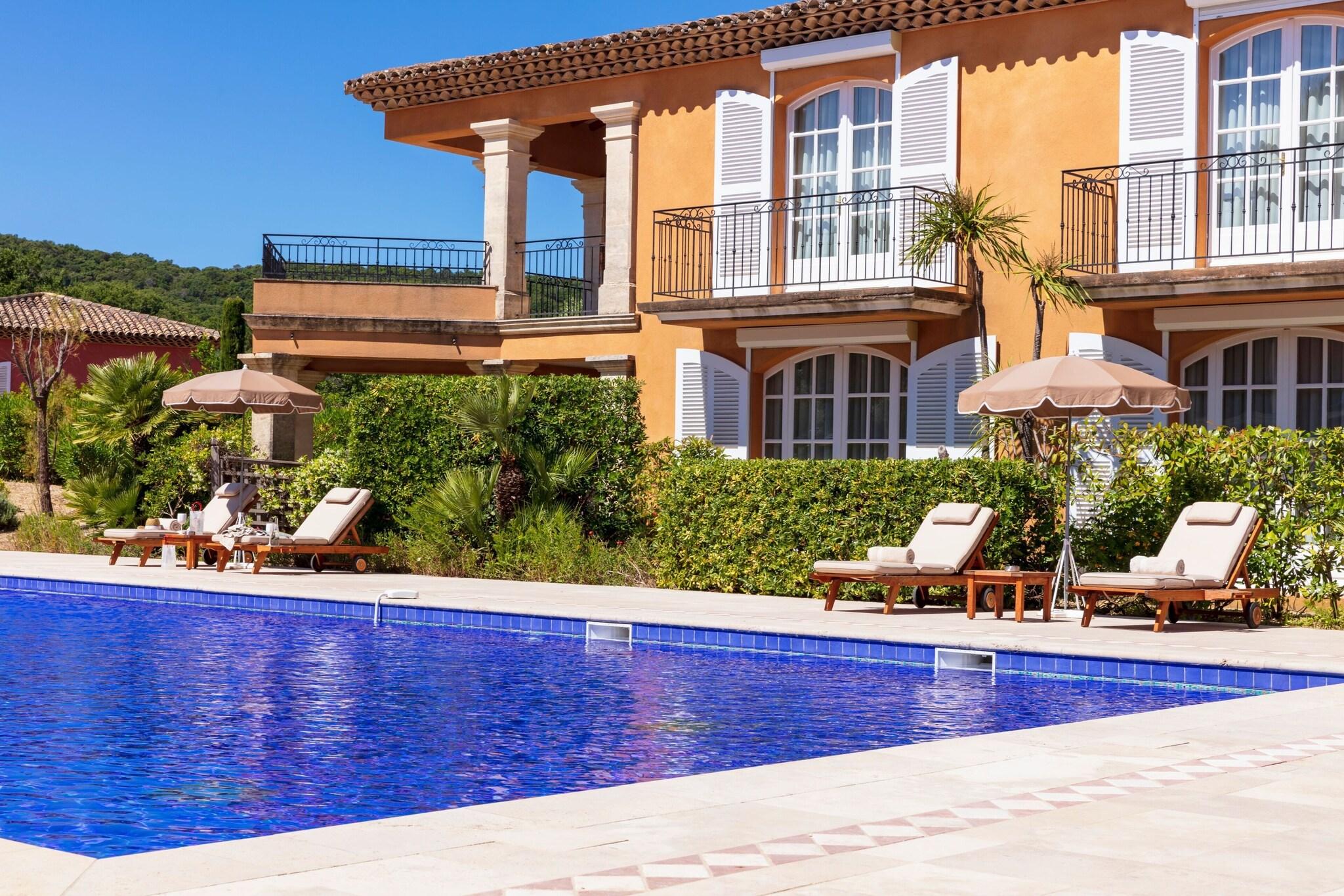 Suite Queen Size Bed