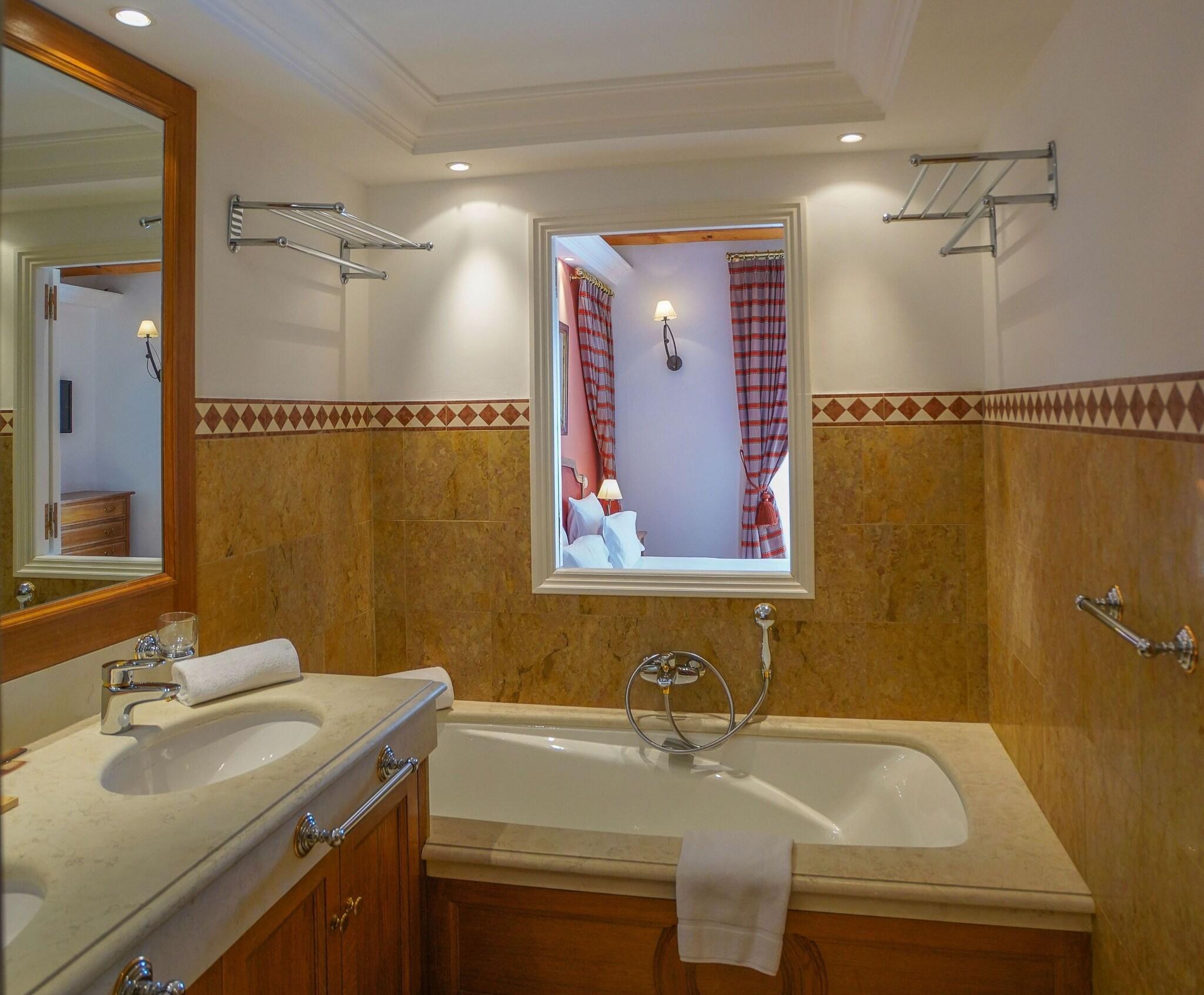 Suite Queen Size Bed