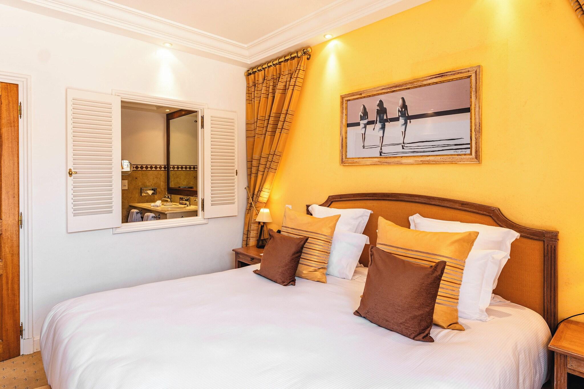 Suite Queen Size Bed