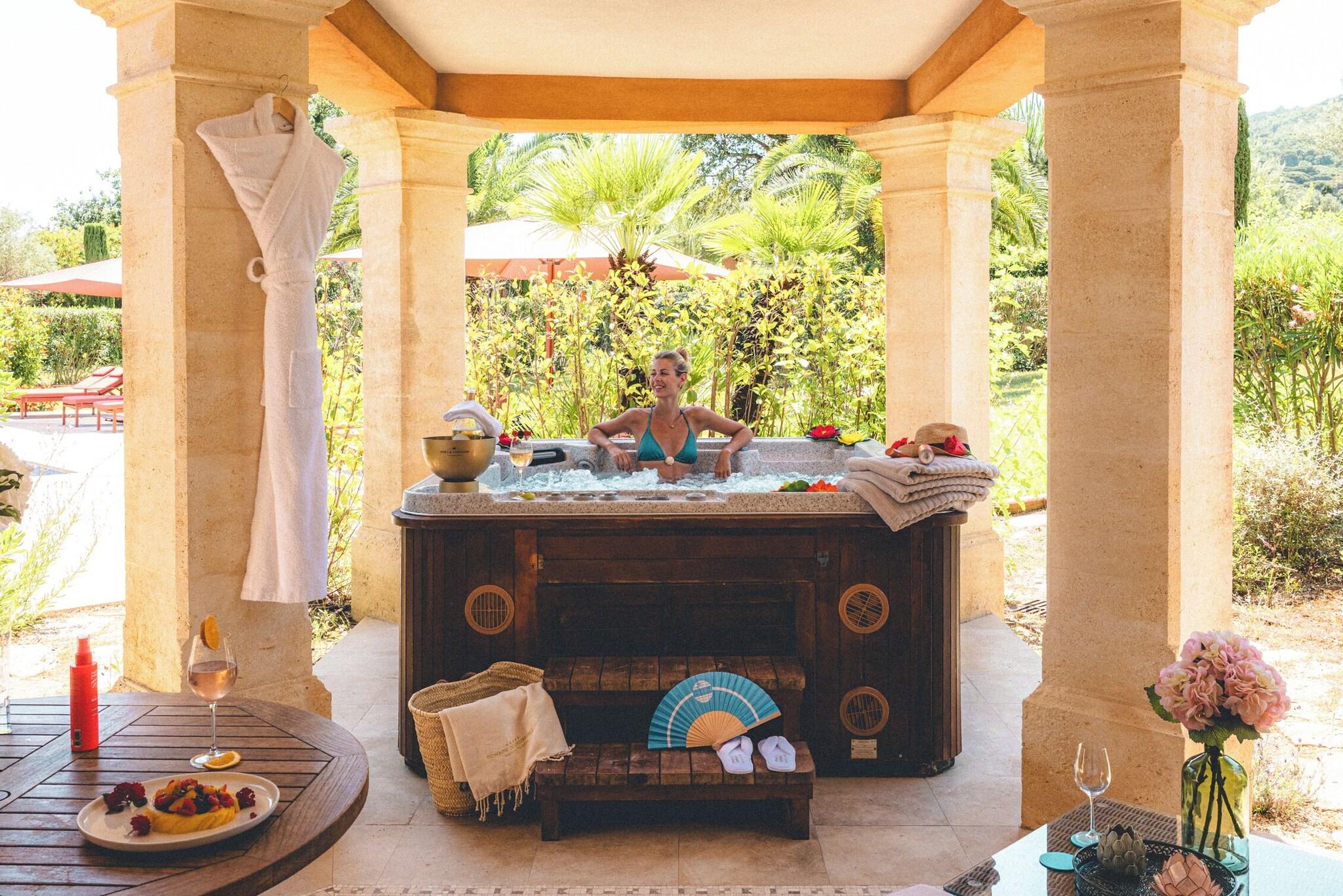 Suite Queen Size Bed