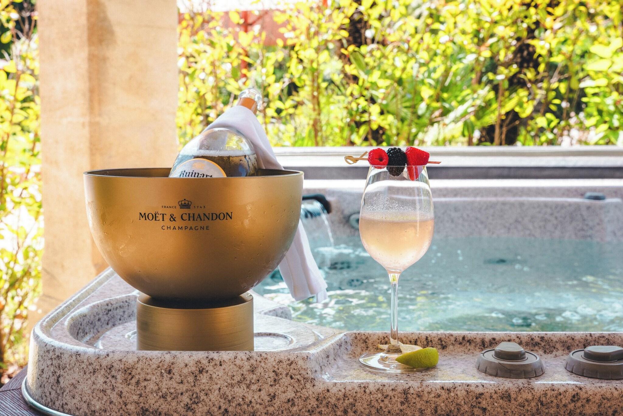 Suite Queen Size Bed