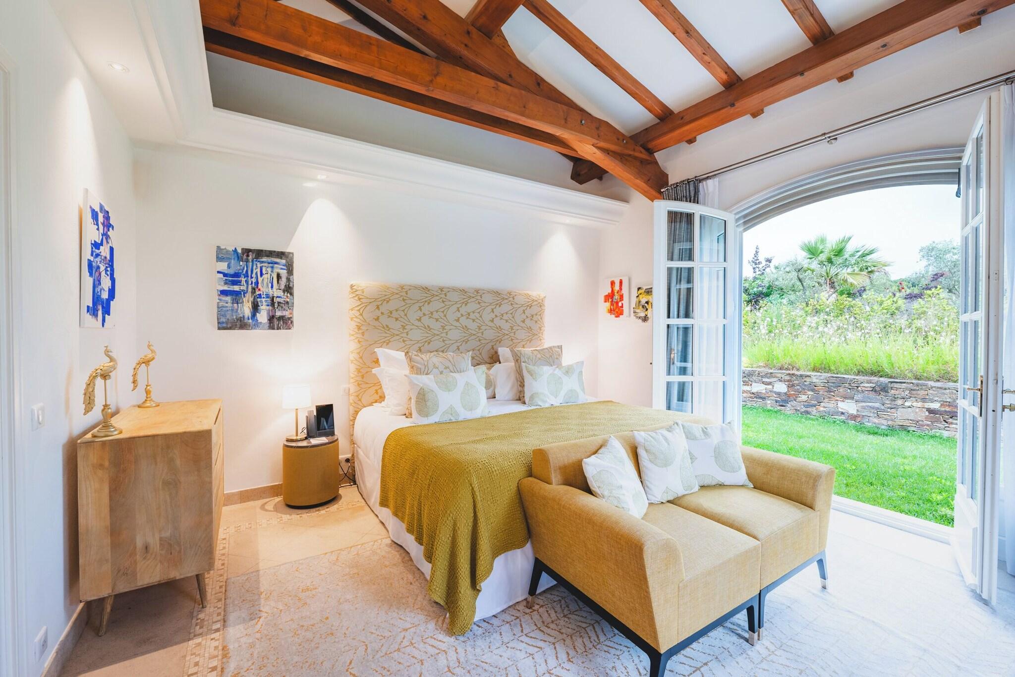 Villa Two Queen Beds