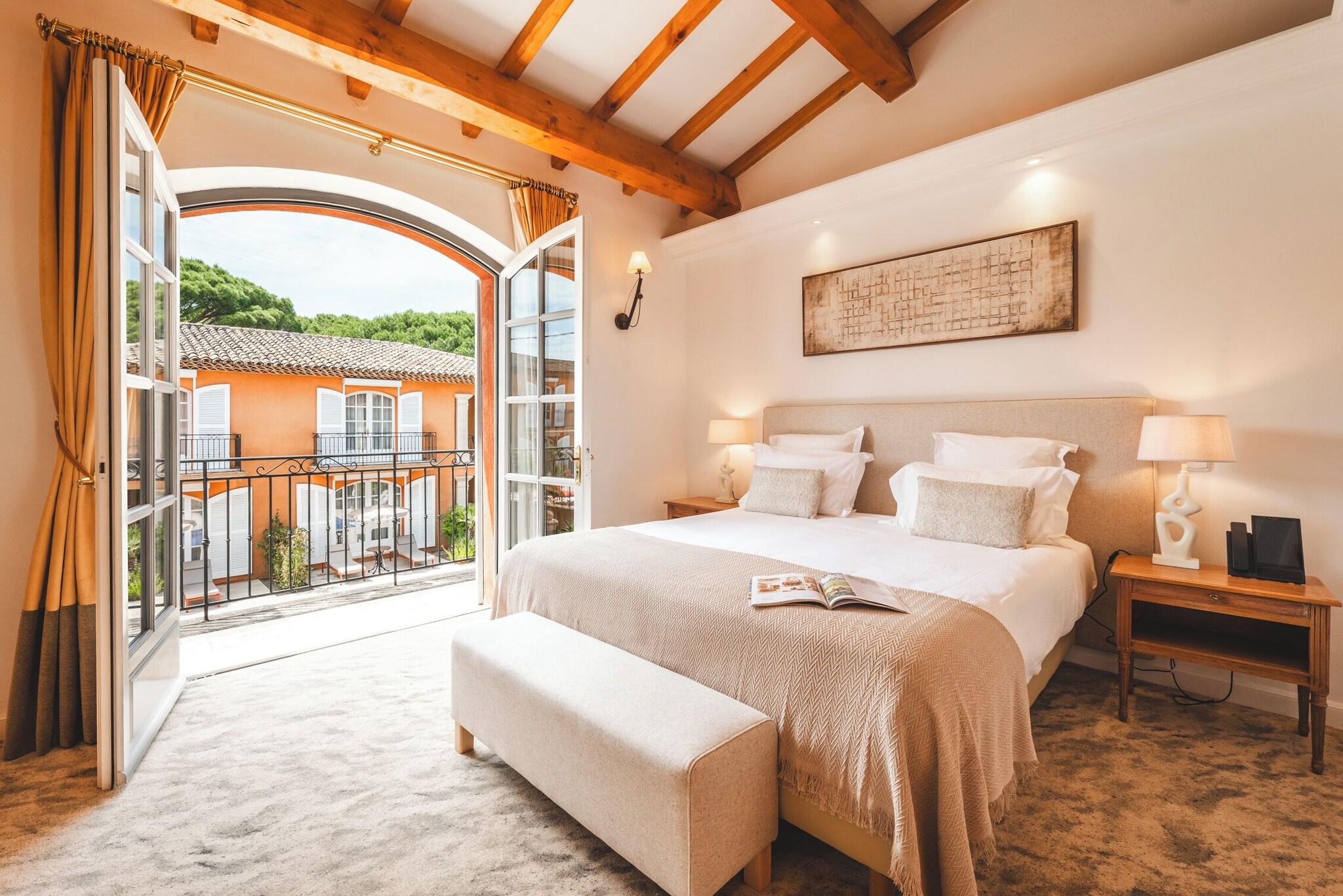 Suite Queen Size Bed