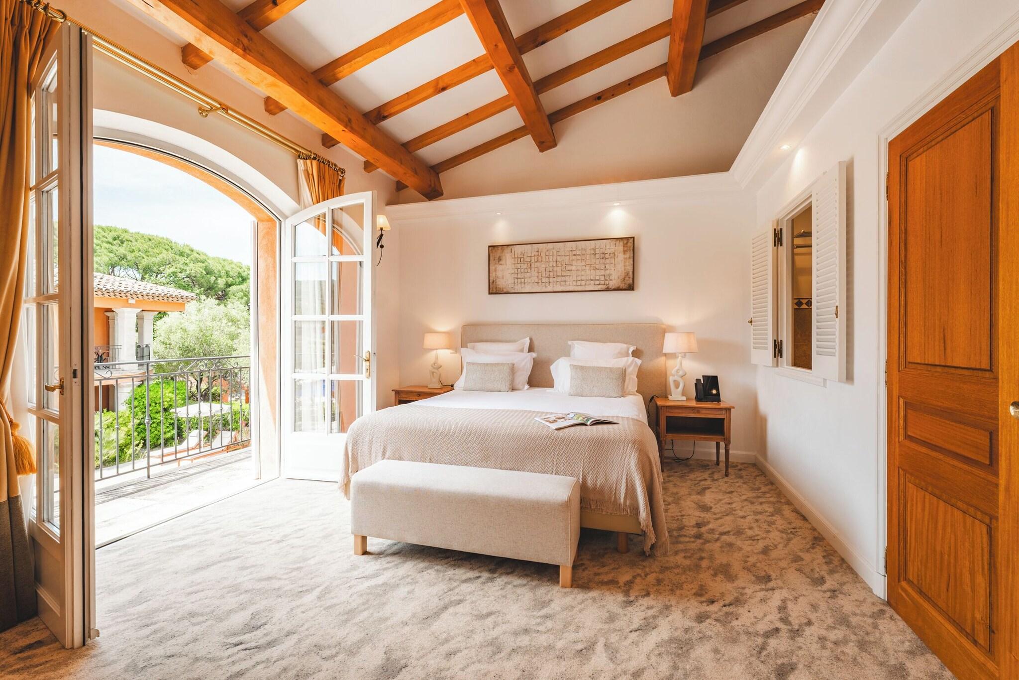 Suite Queen Size Bed