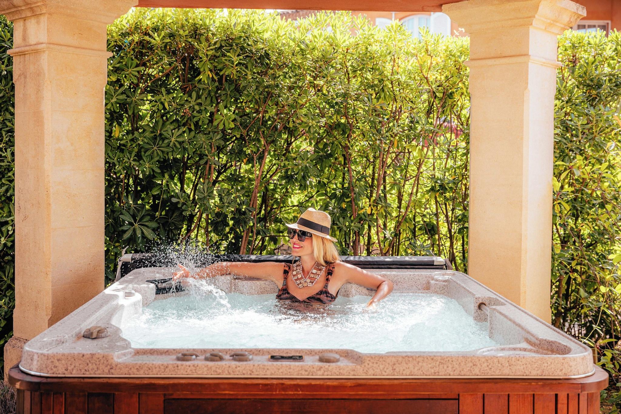 Suite Queen Size Bed