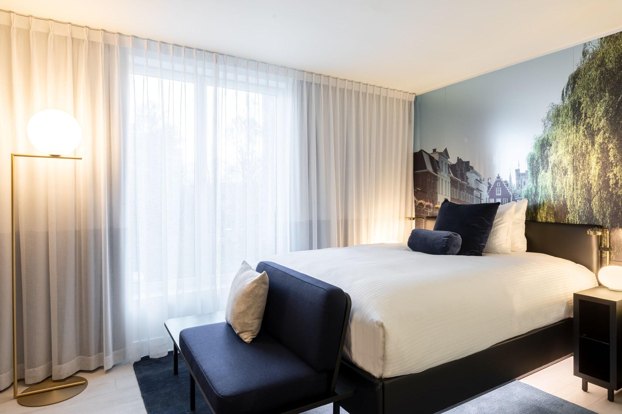 Studio Queen Size Bed