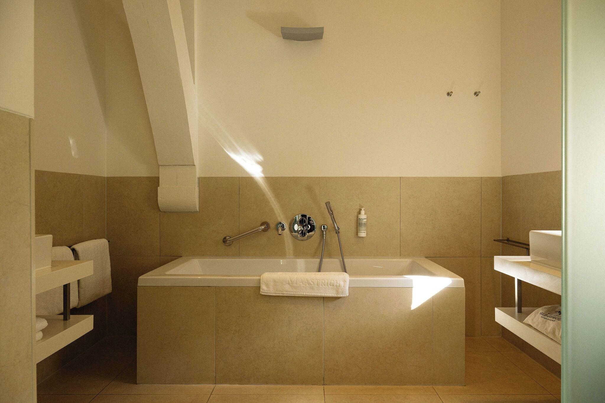 Junior Suite King Size Bed