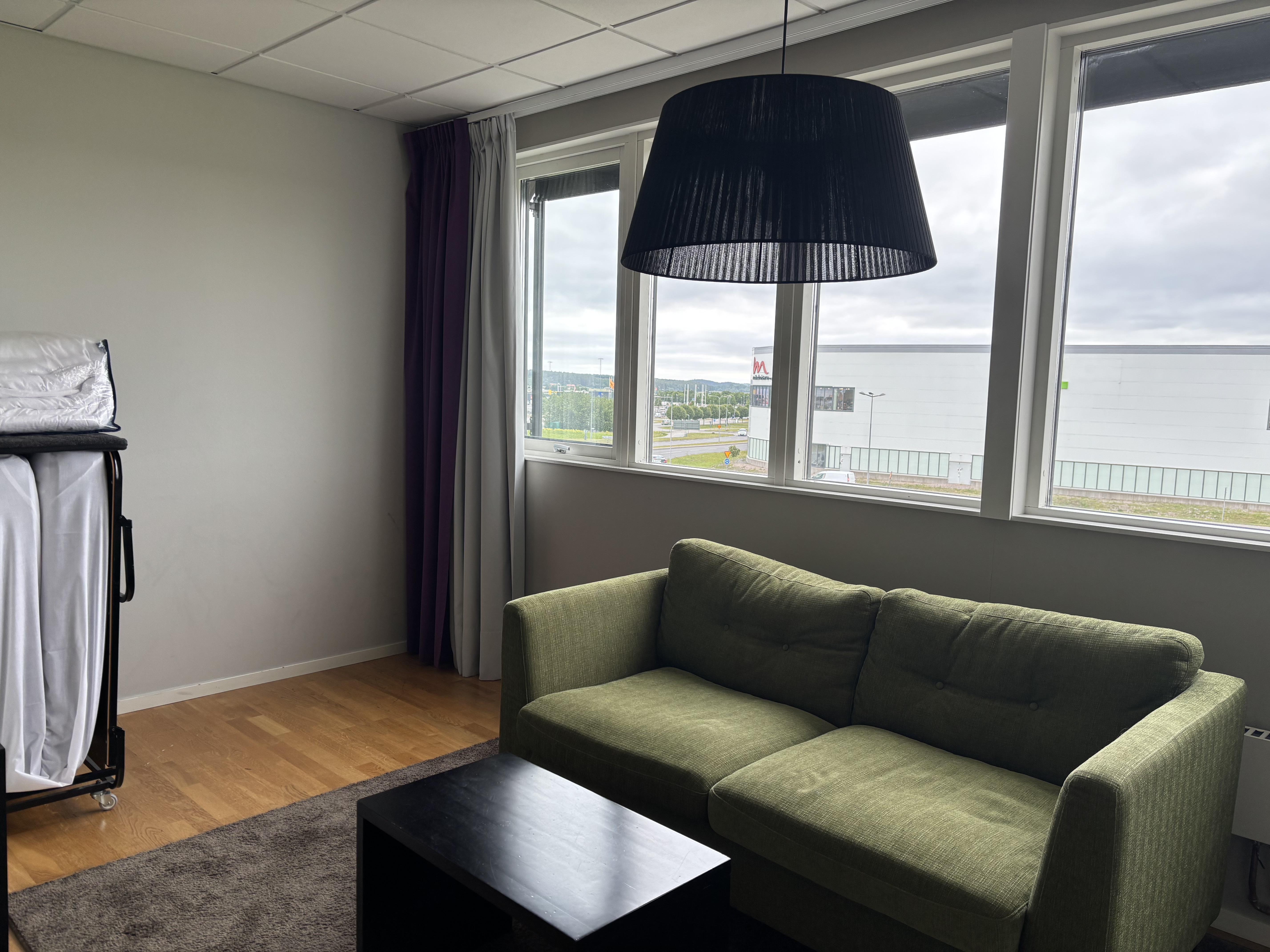 Quadruple Four Bedrooms One Bathroom