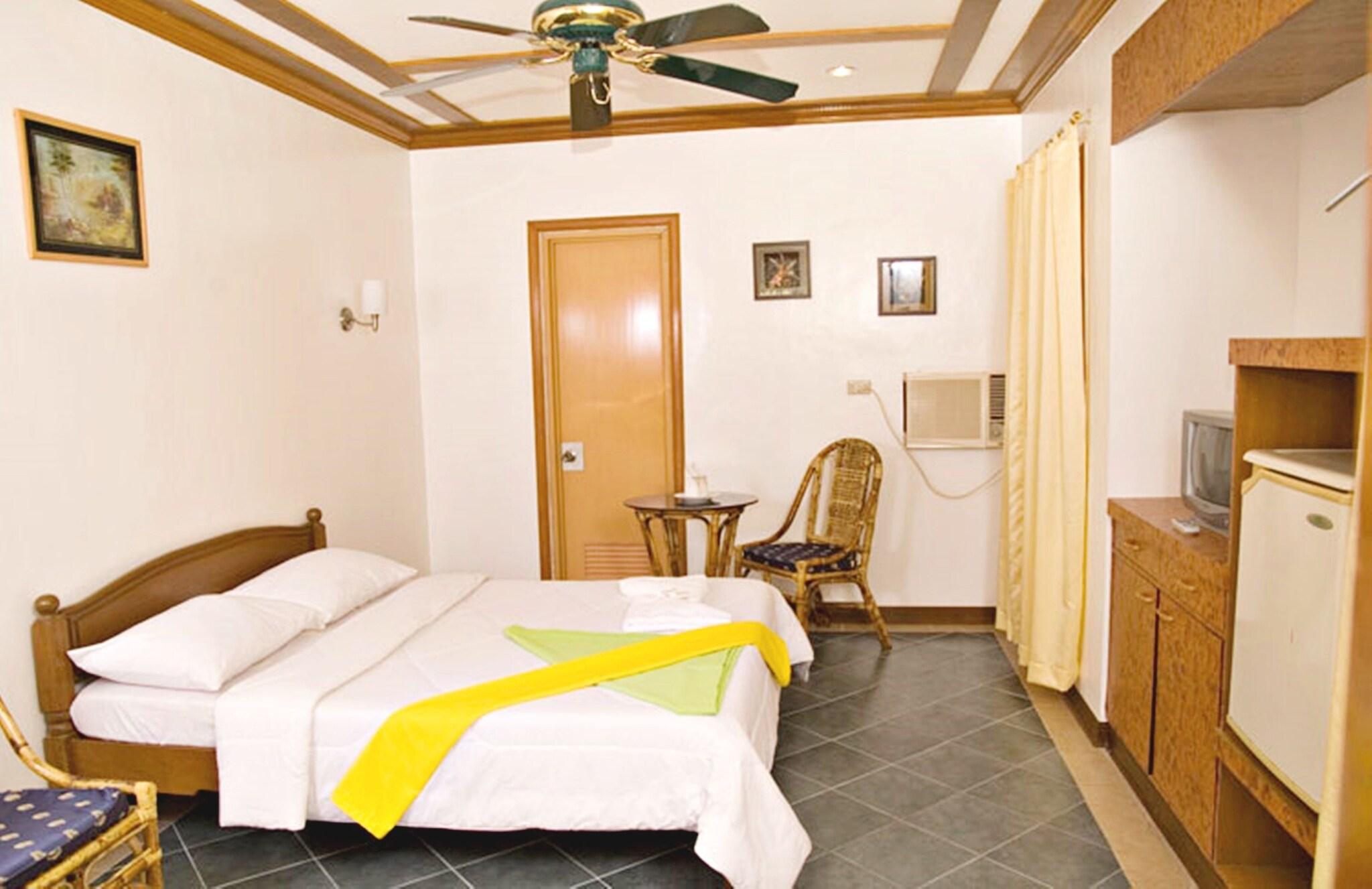 Bungalow Queen Size Bed