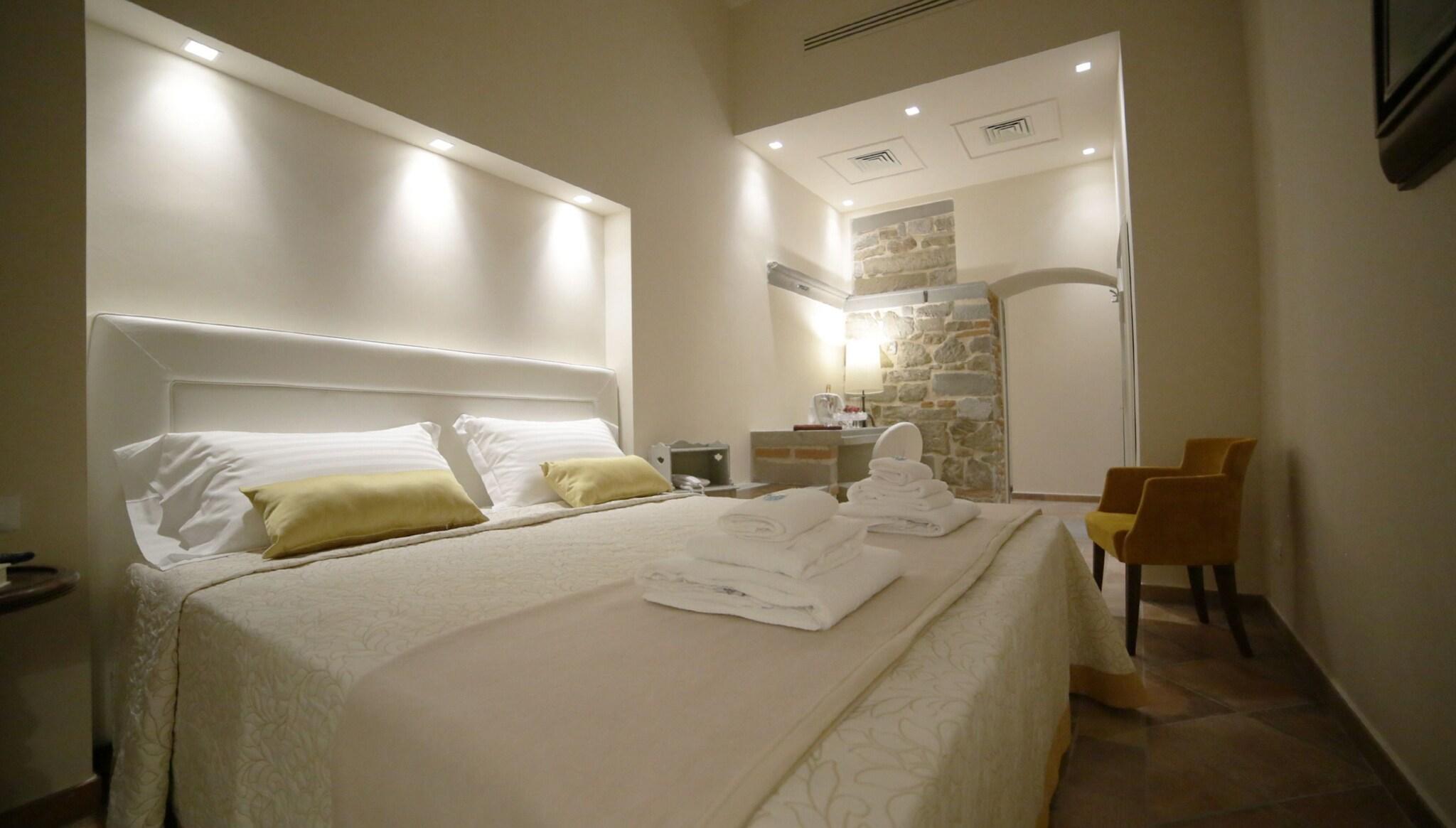 Double or Twin with Double Bed