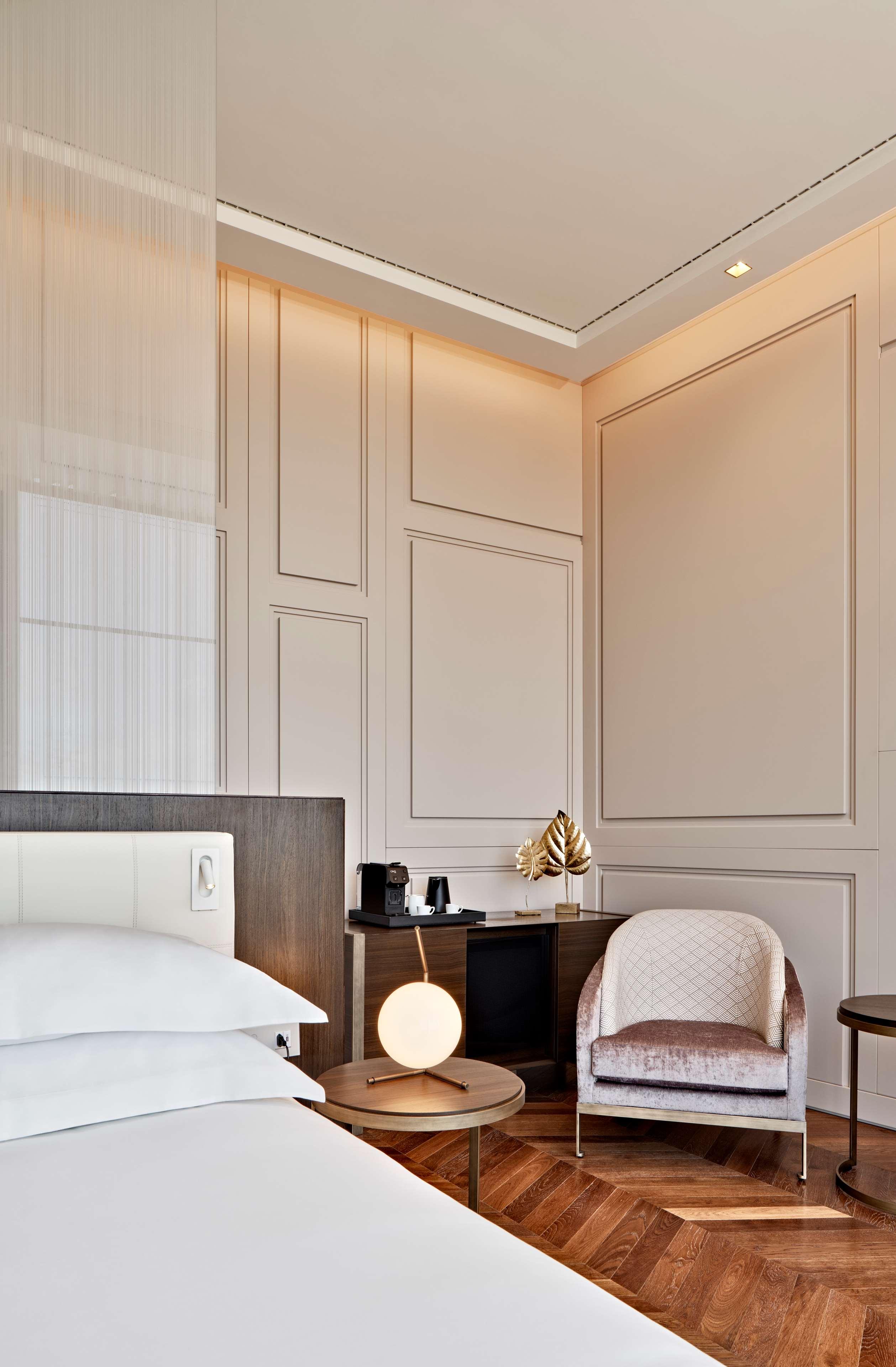 Junior Suite Sea View King Bed