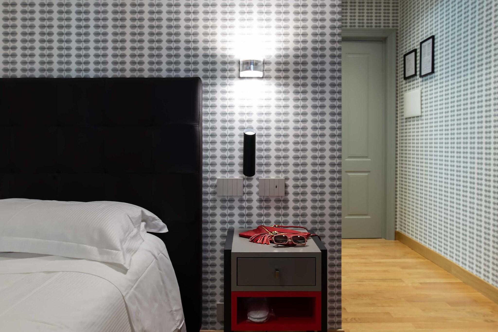 Double Classic Queen Bed