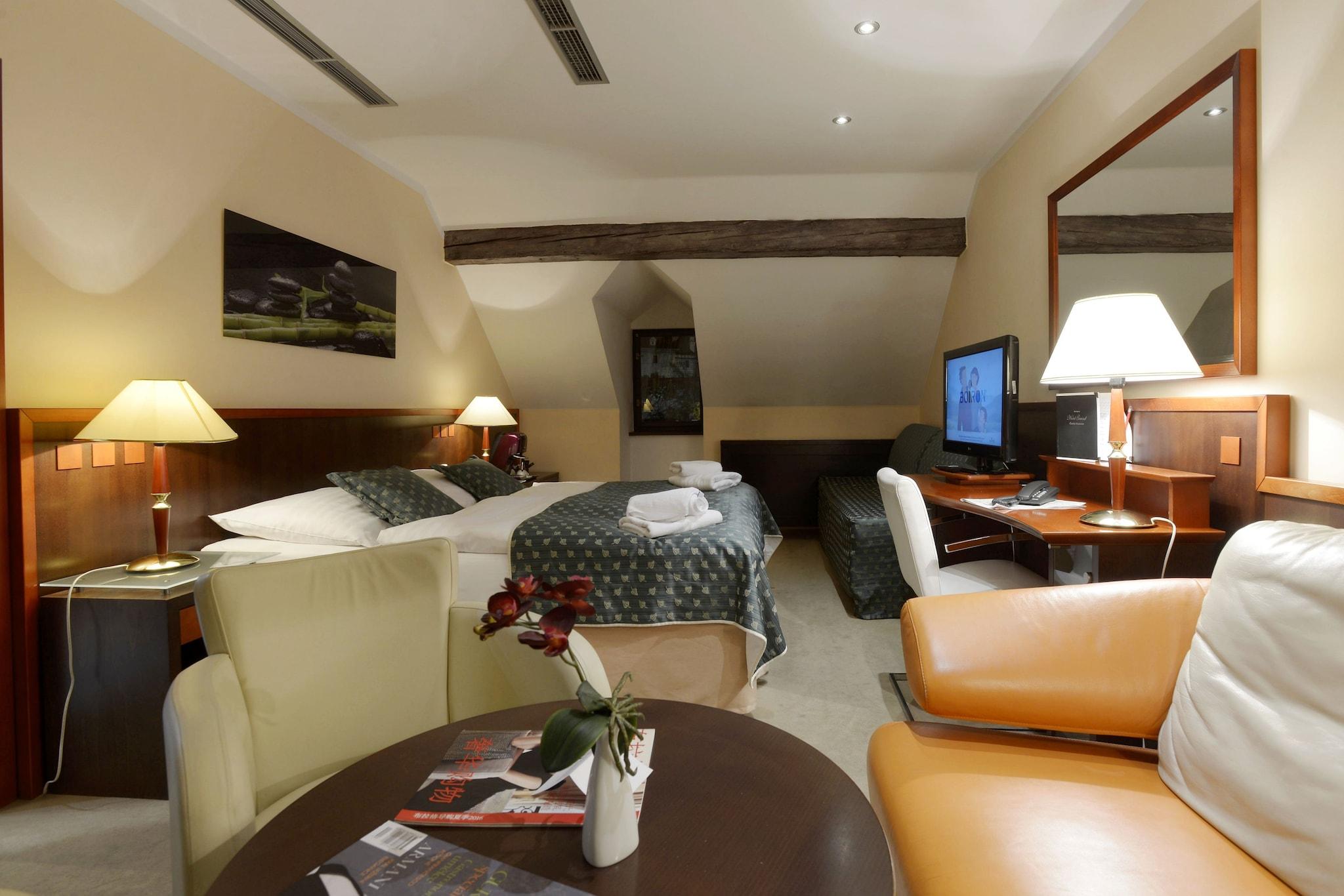 Double Deluxe King Bed