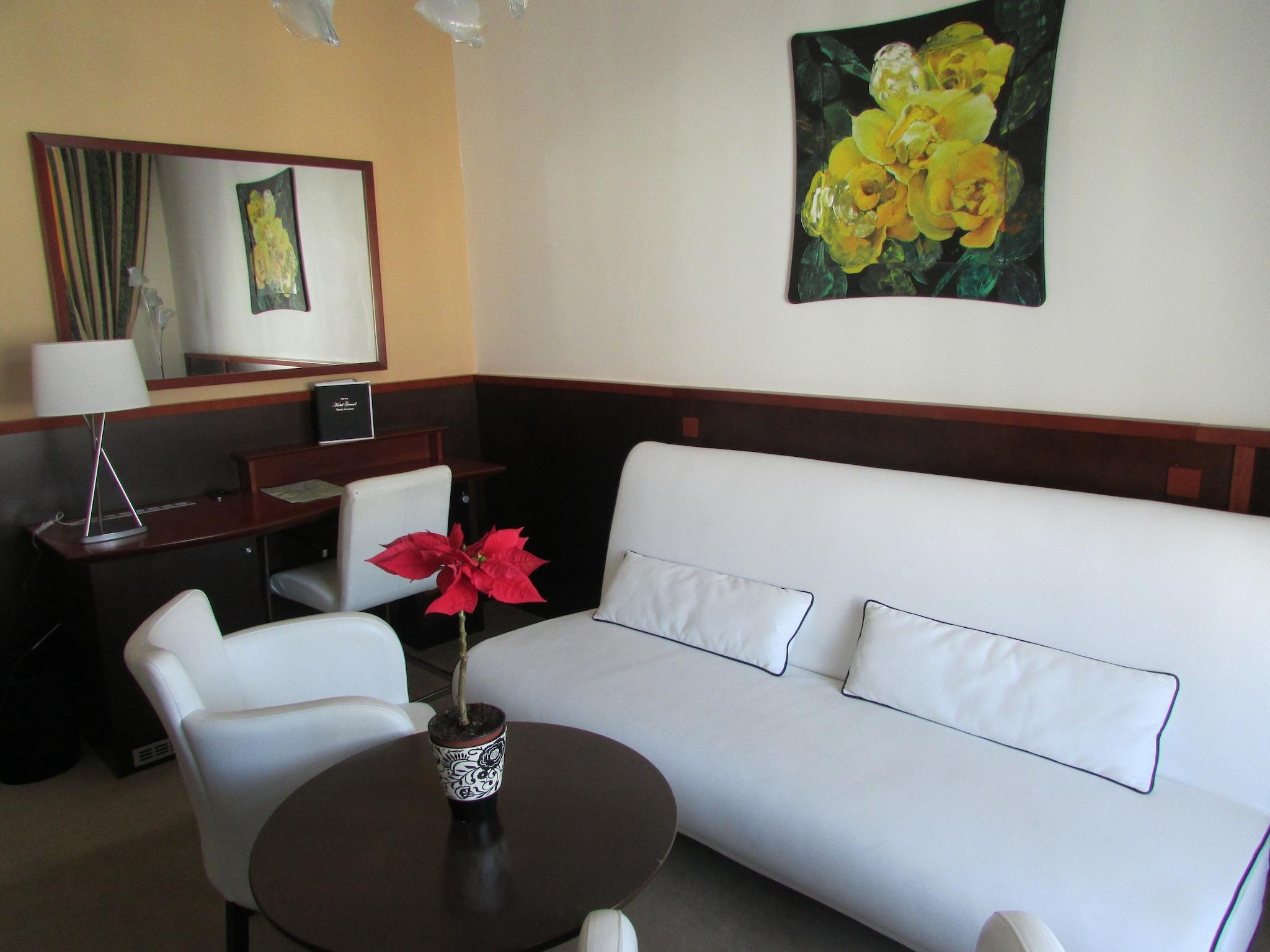 Double Deluxe King Bed