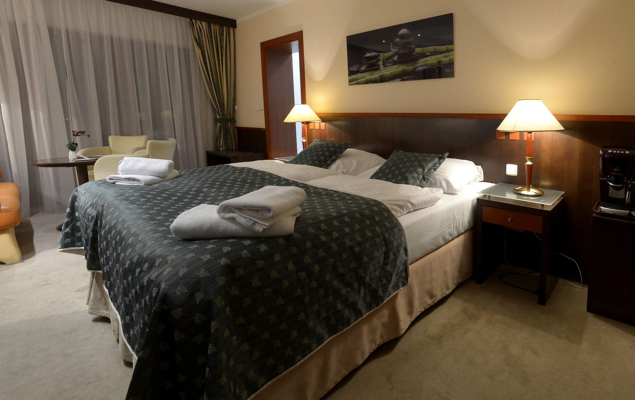 Double Deluxe King Bed