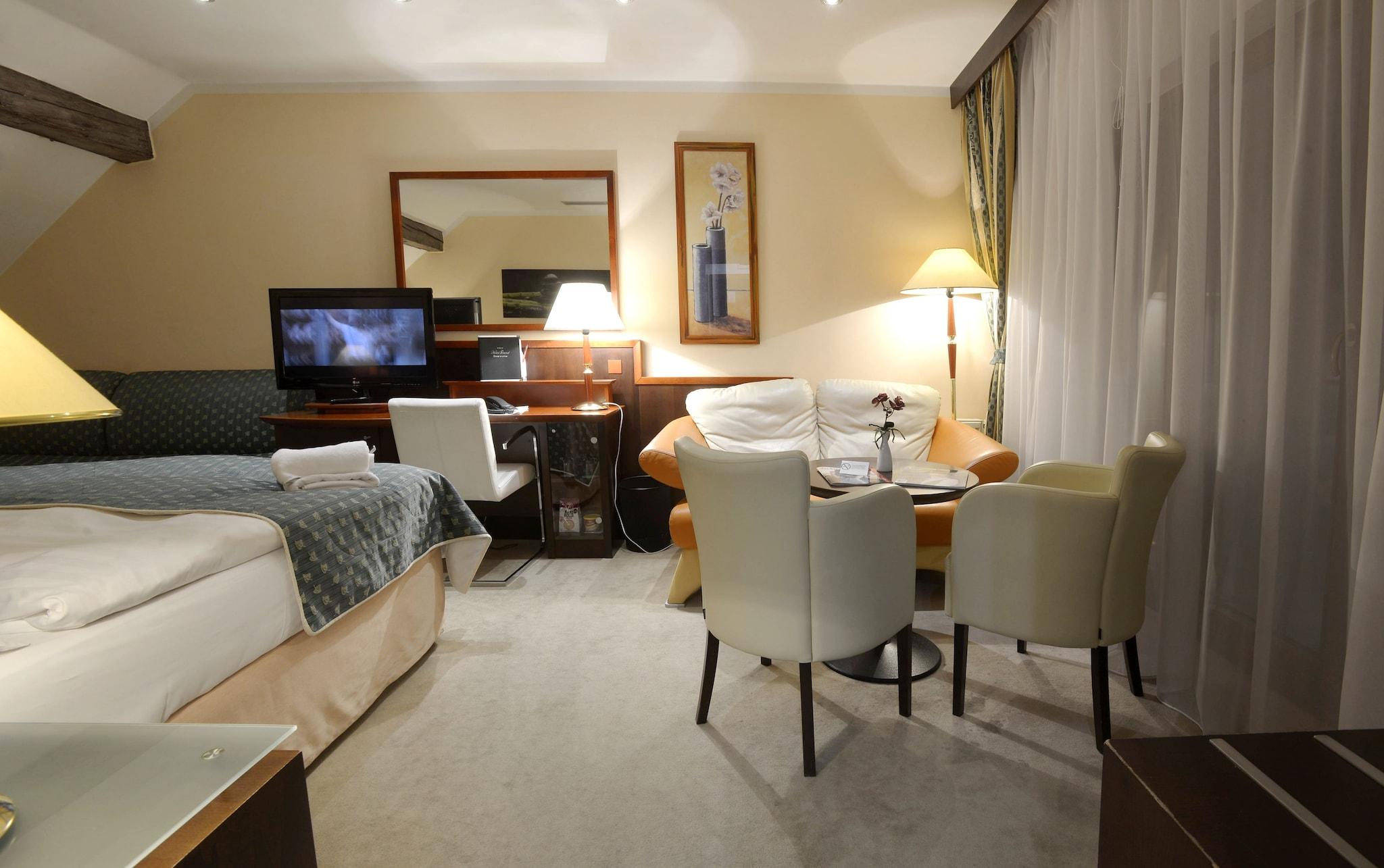 Double Deluxe King Bed