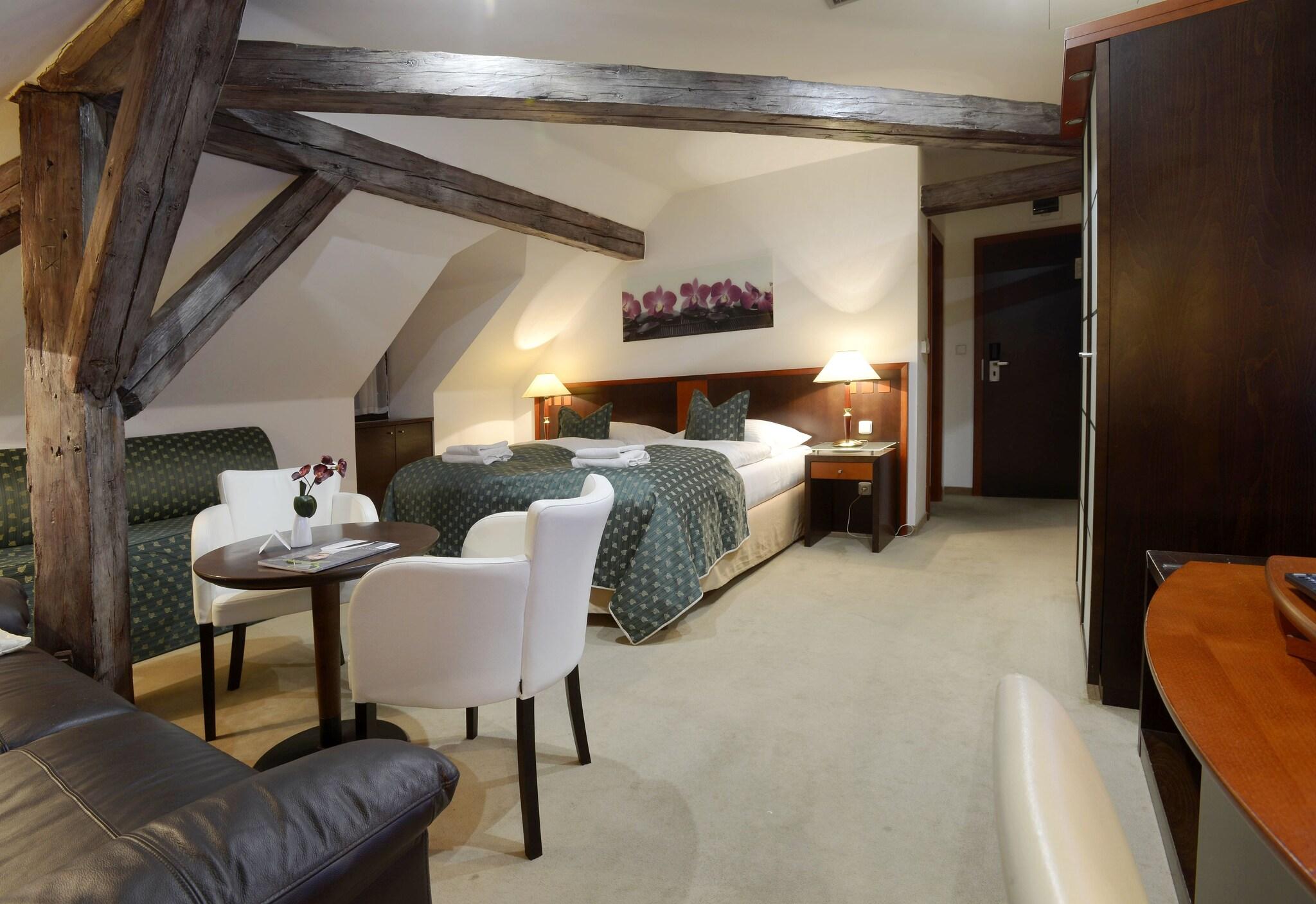 Double Deluxe King Bed