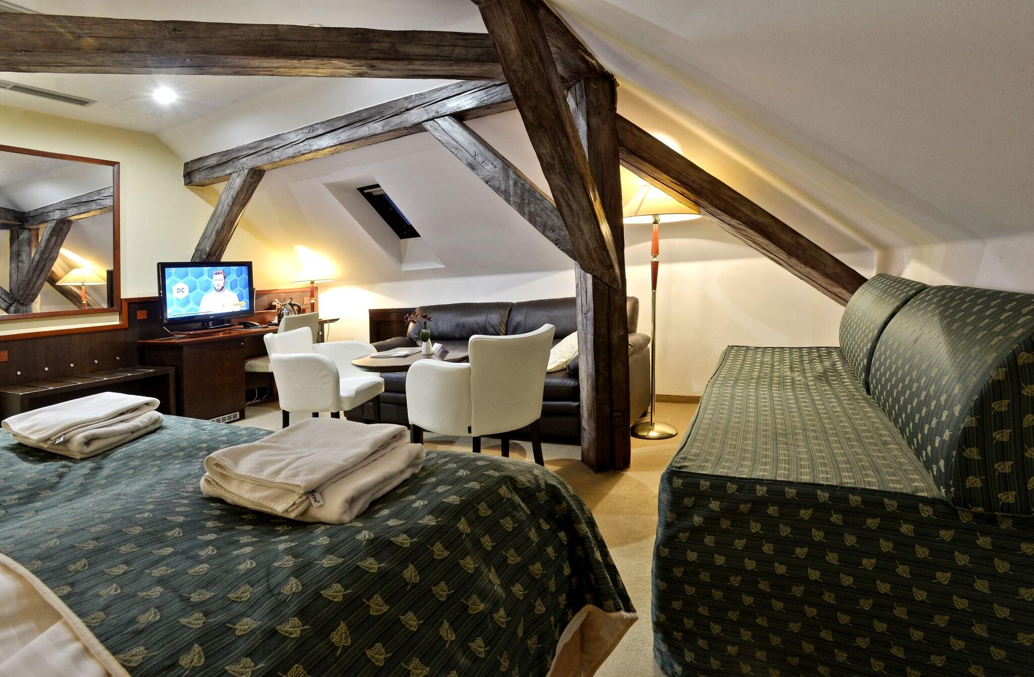 Double Deluxe King Bed