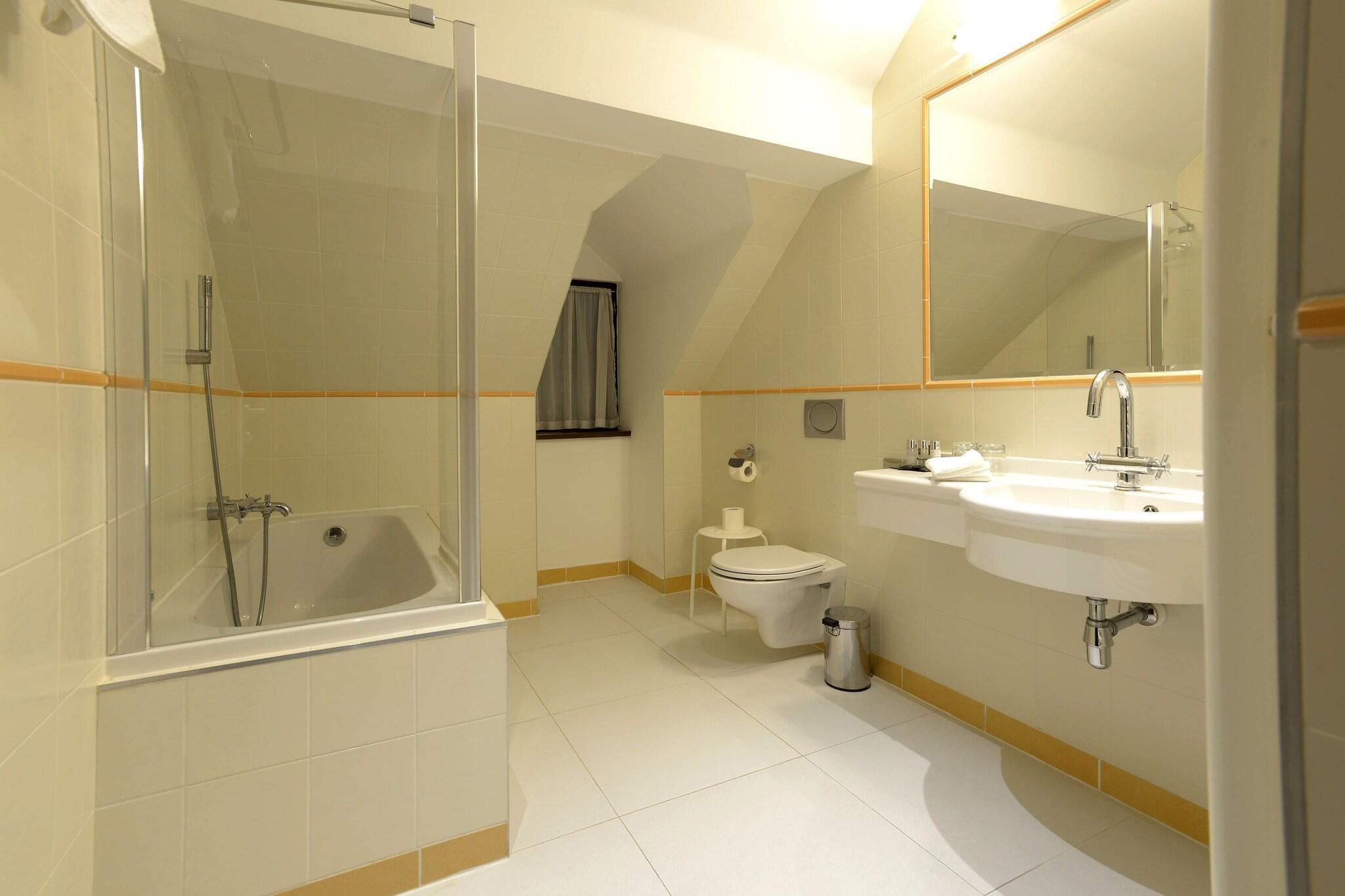 Double Deluxe King Bed