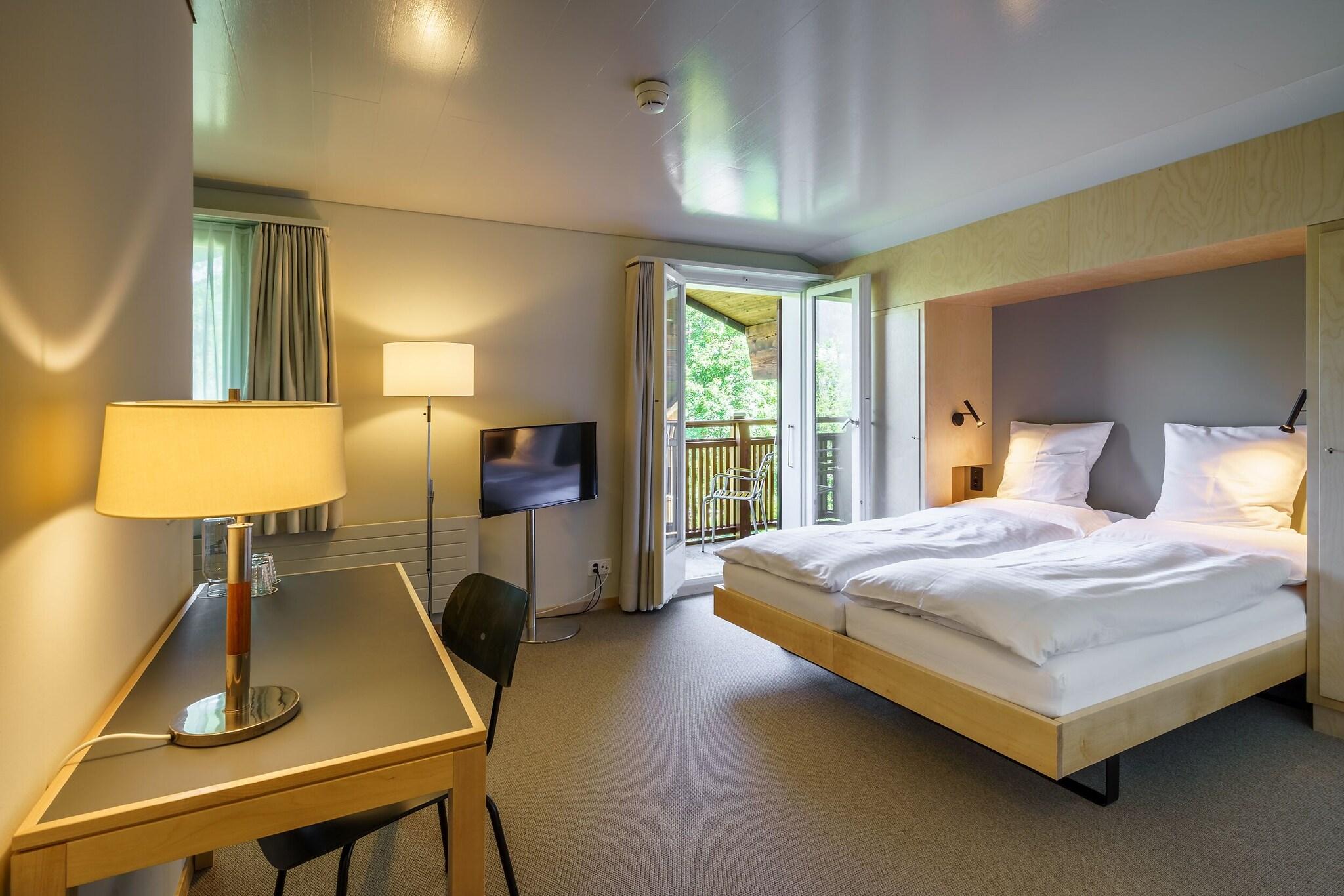 Double or Twin Classic Queen Bed