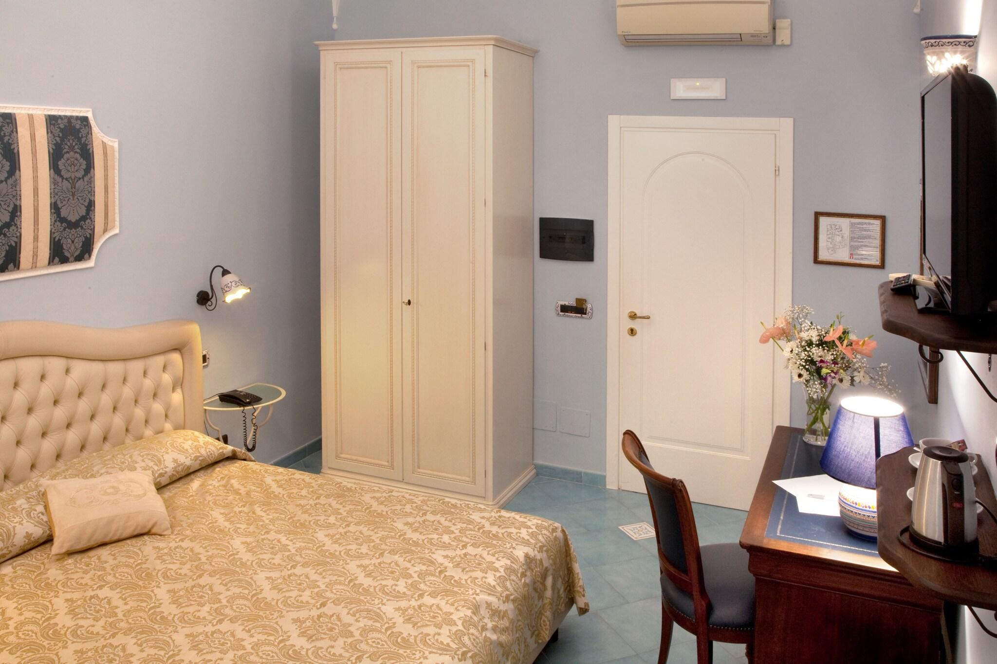 Junior Suite Queen Size Bed