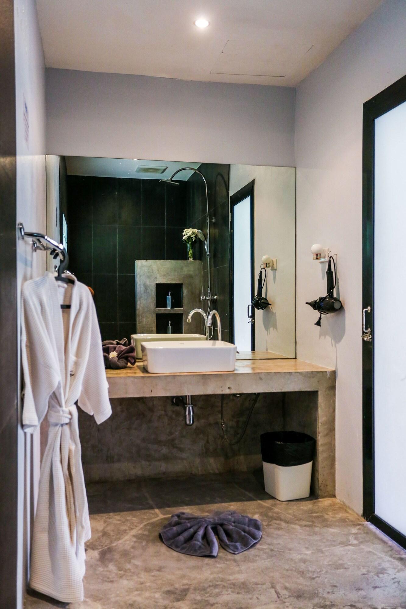 Double Deluxe King Bed