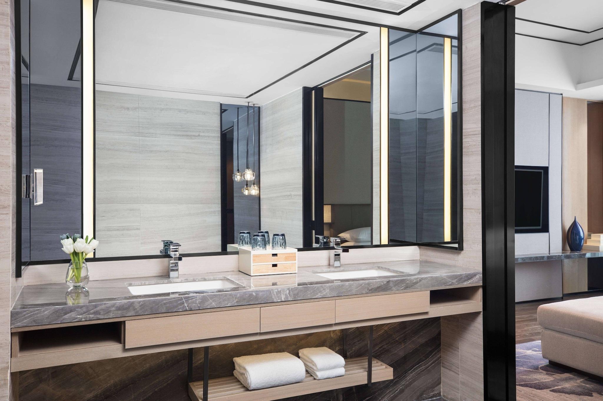 Apartment Club with Views