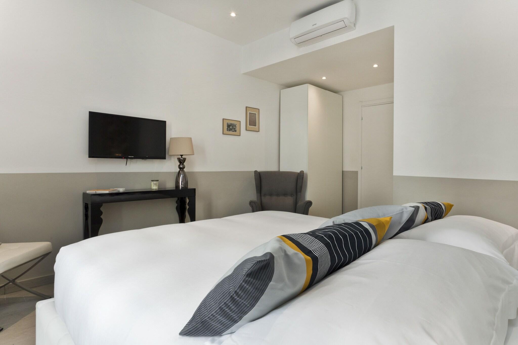 Studio City View King Bed