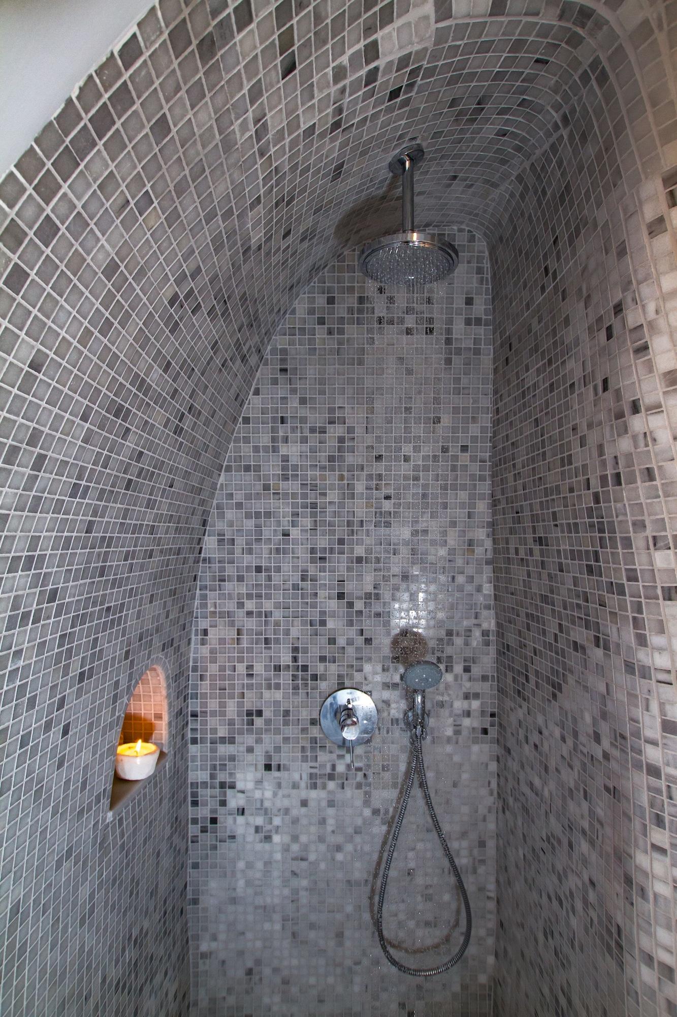 Cave Superior Sea View