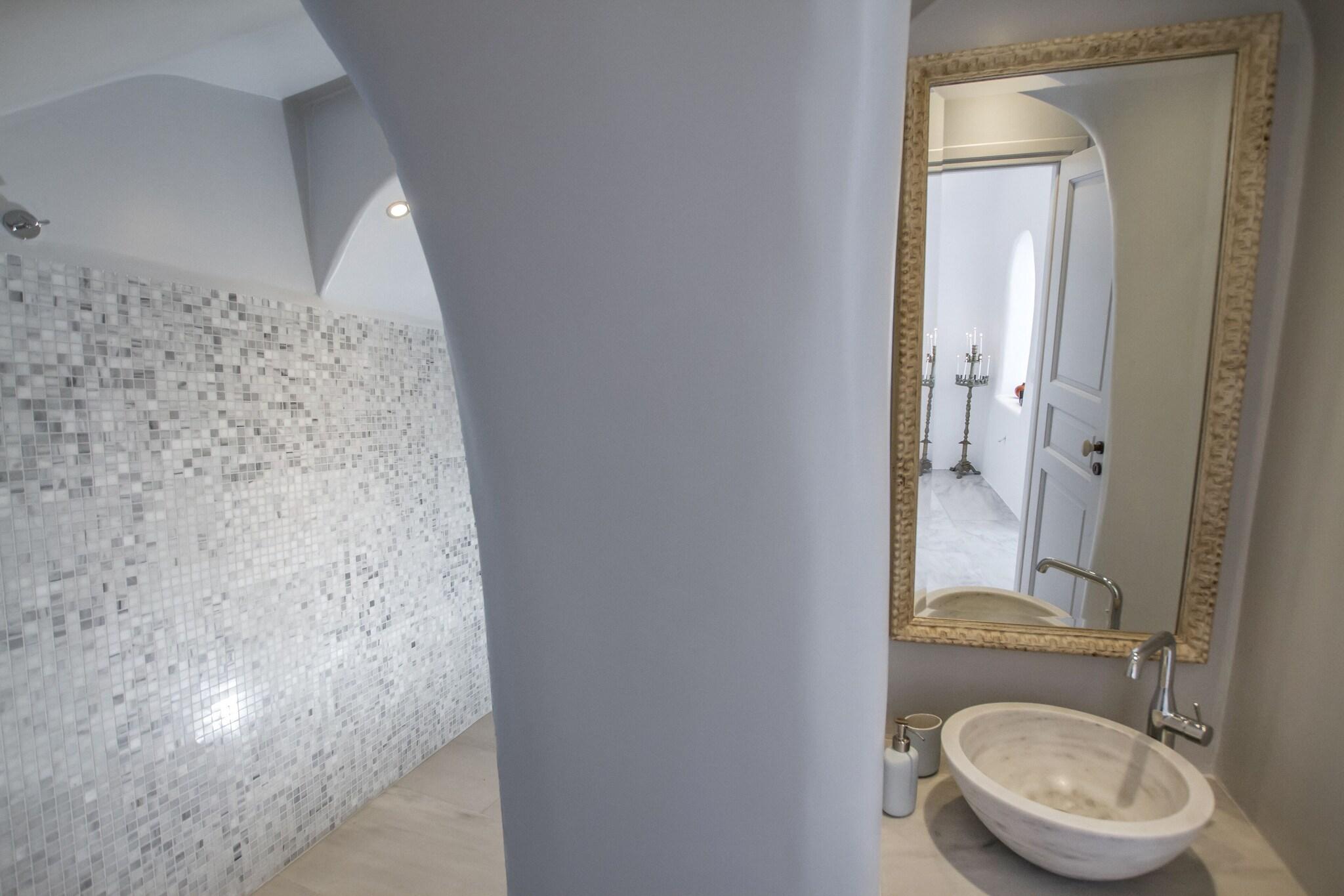 Cave Sea View Honeymoon