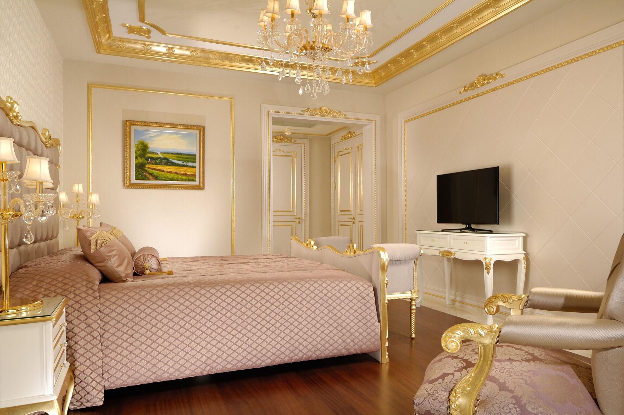 Studio Queen Size Bed