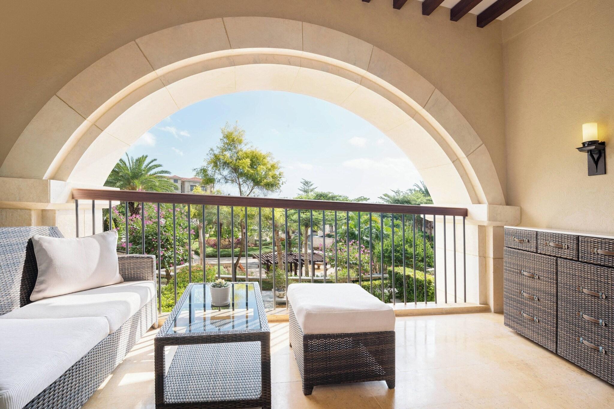 Double Garden View King Bed