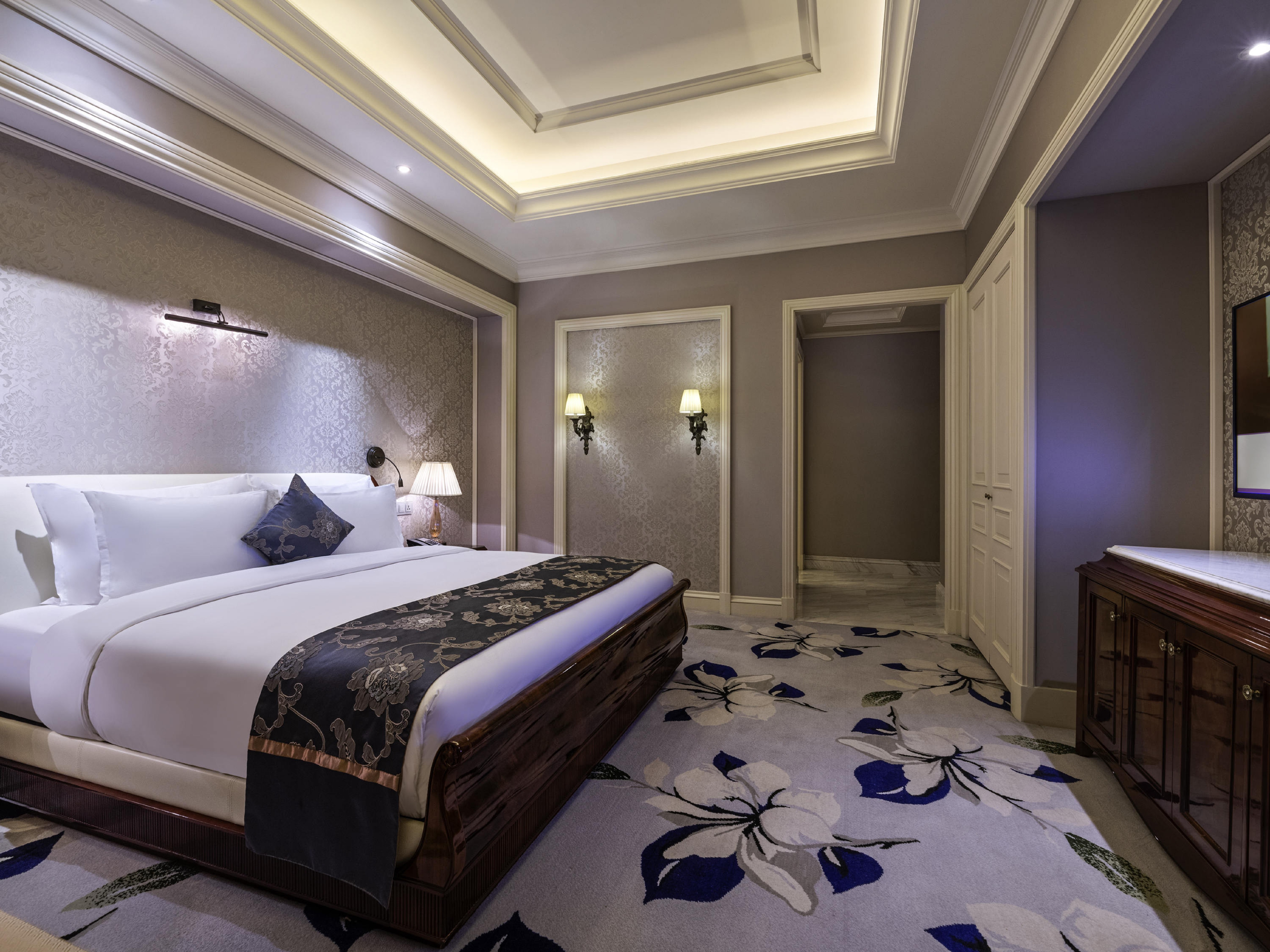 Suite Deluxe King Bed