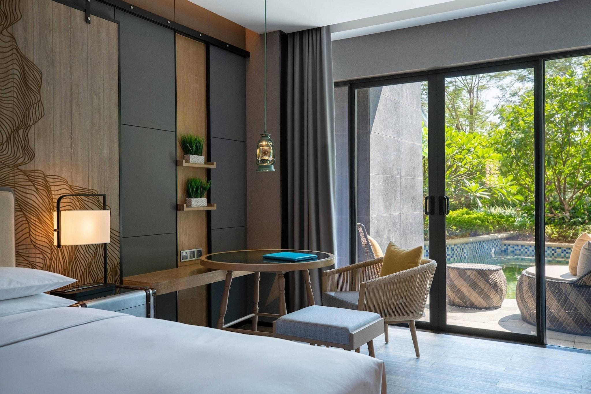 Double Pool View King Bed