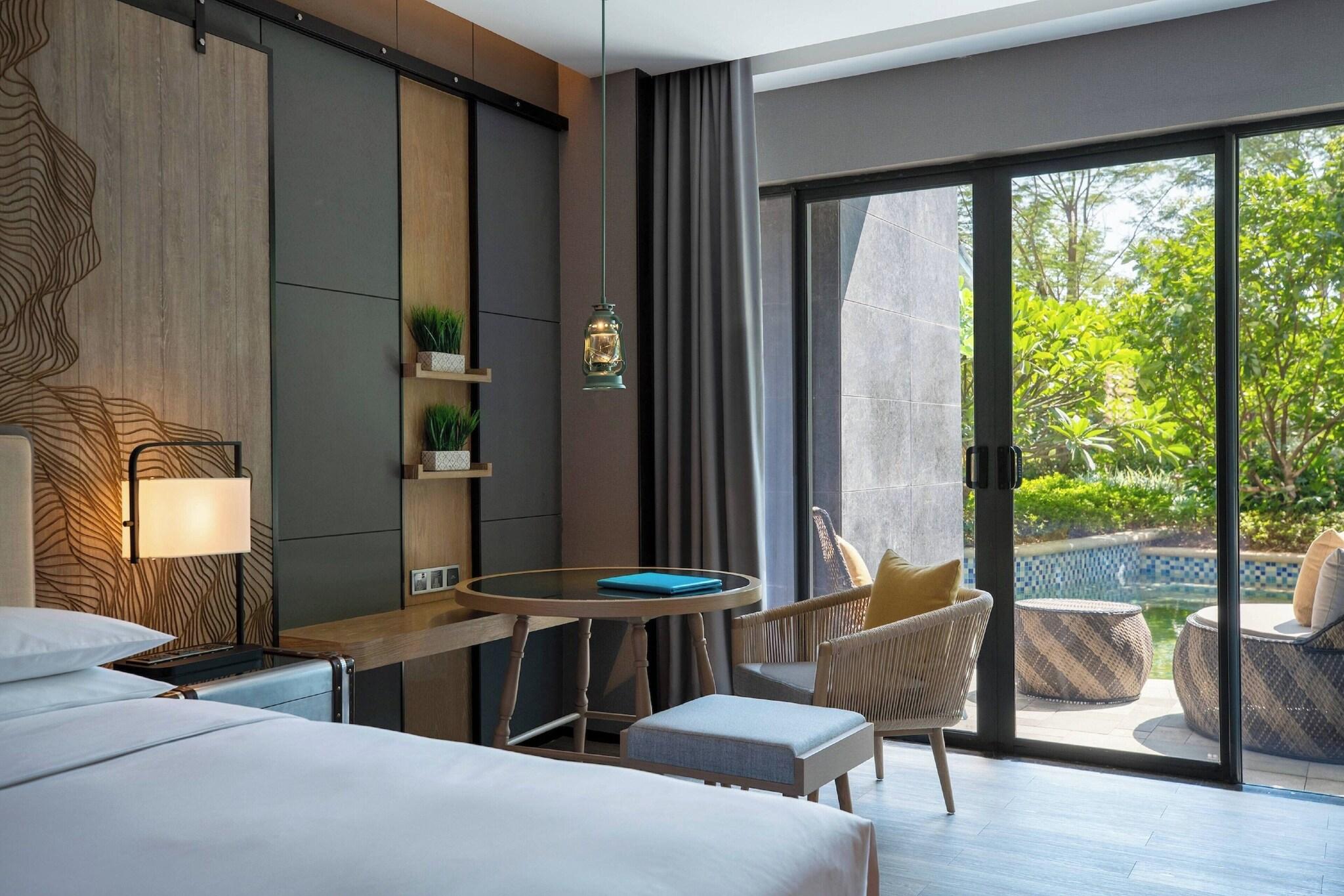 Double Pool View King Bed