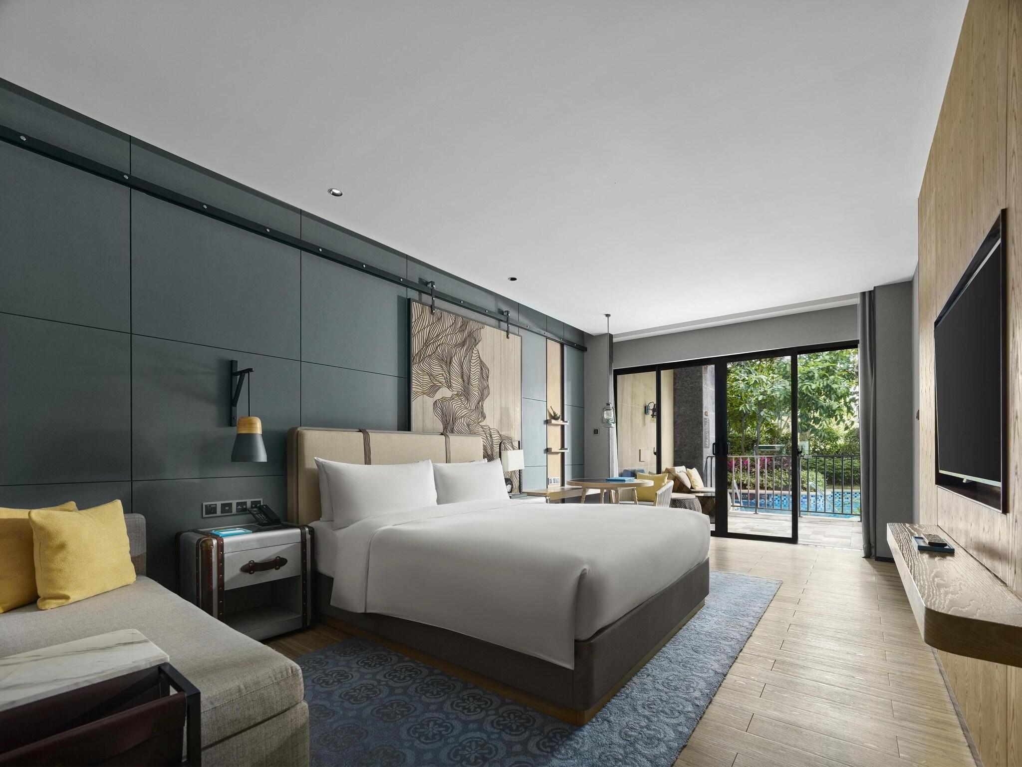 Double Pool View King Bed