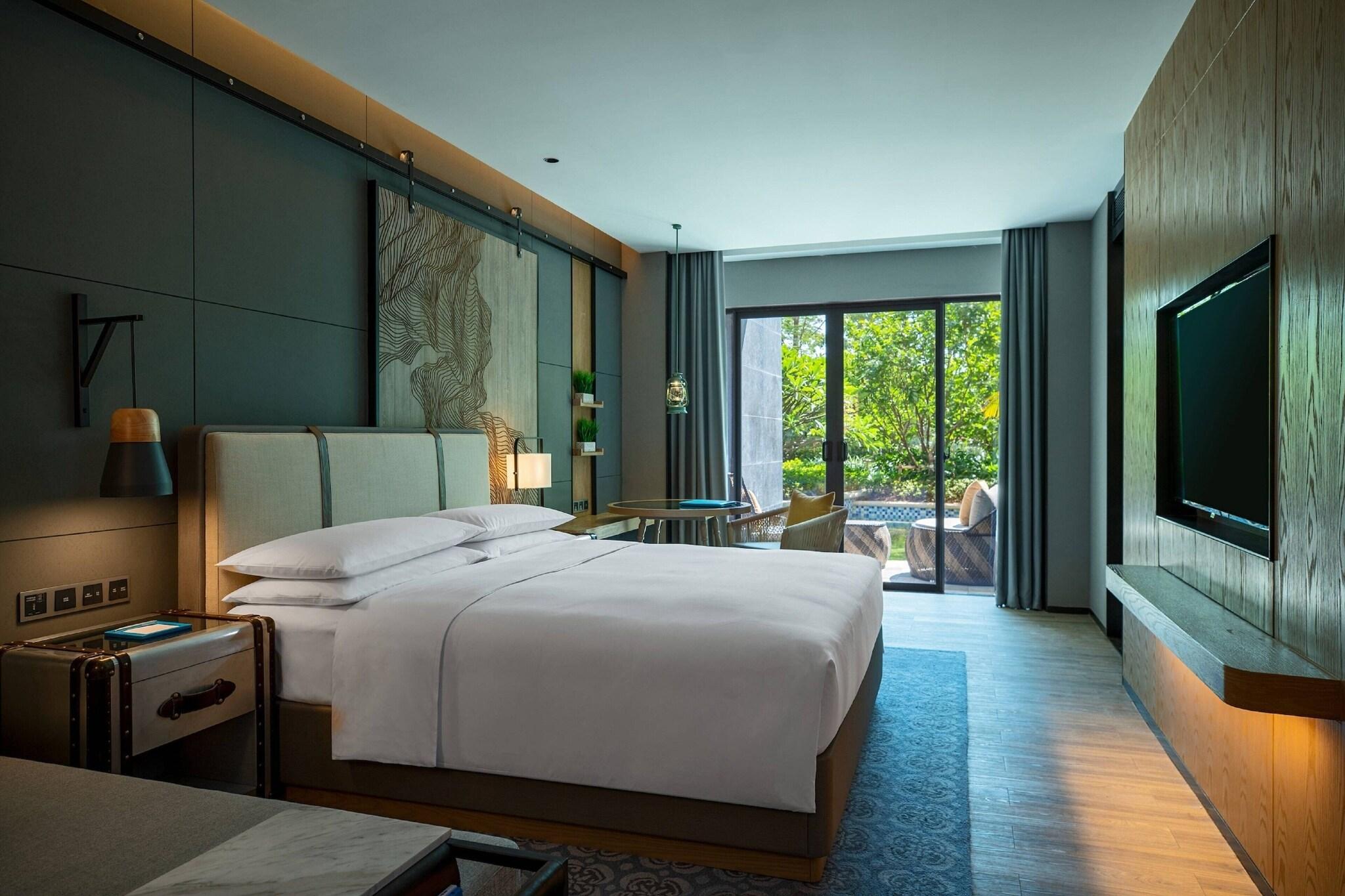 Double Pool View King Bed