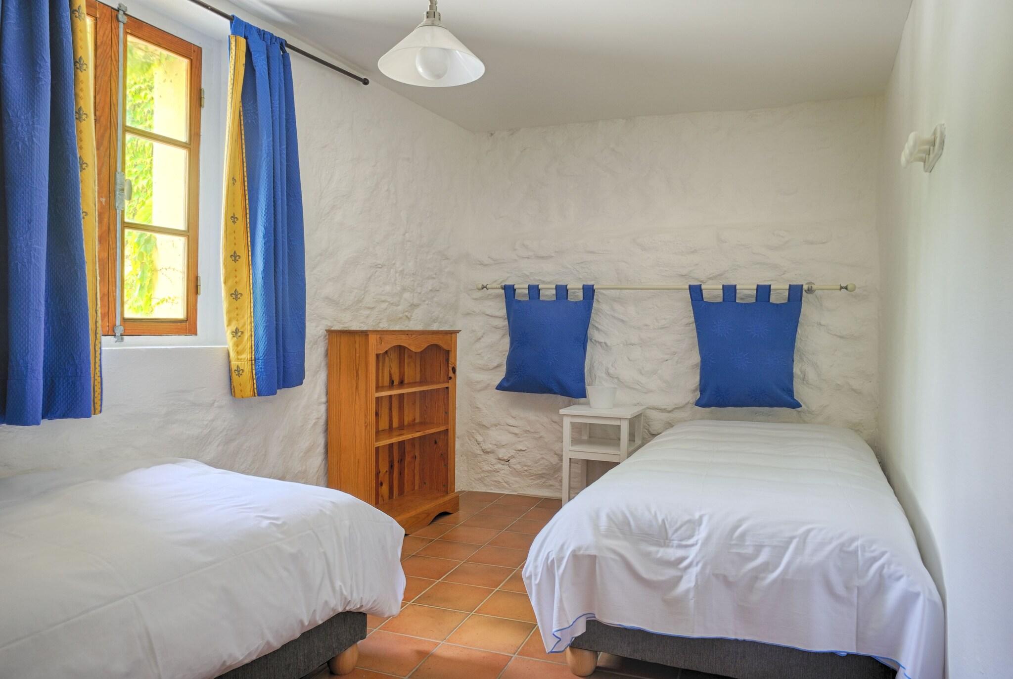 Quadruple Three Beds