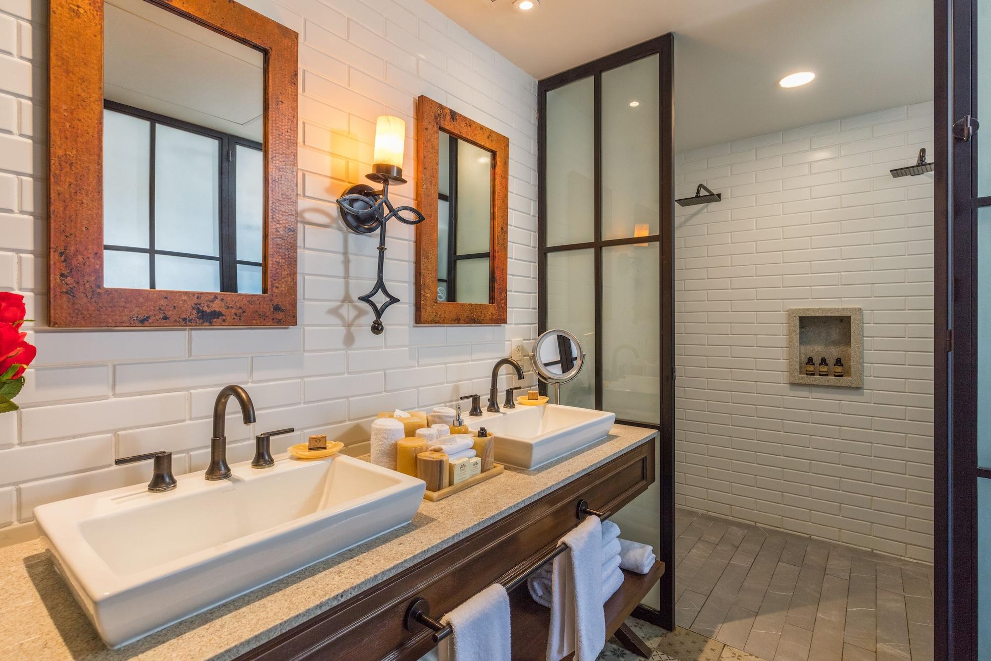 Suite Three Bedrooms Three Bathrooms