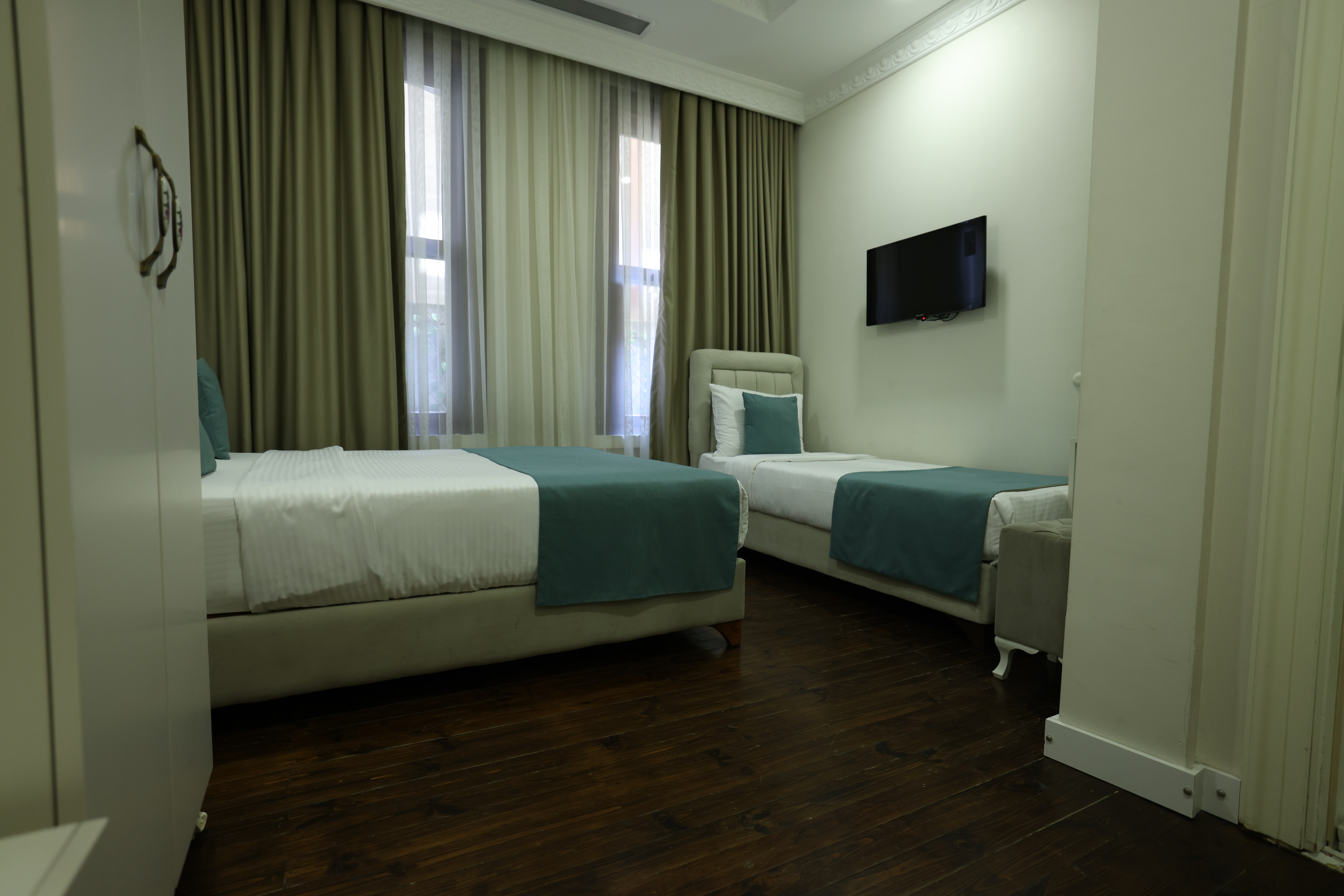 Triple Private External Bathroom