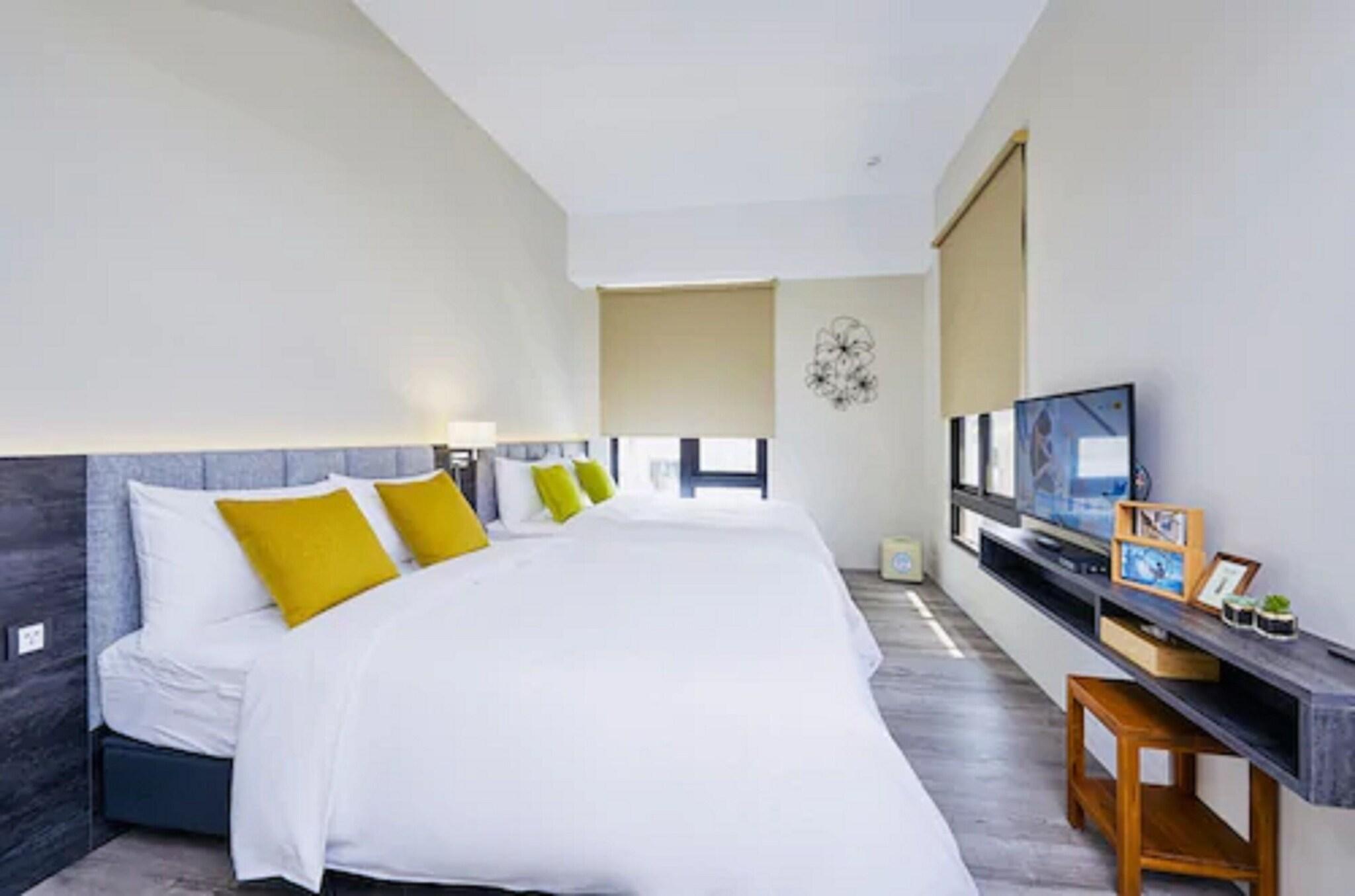 Quadruple Two Queen Beds