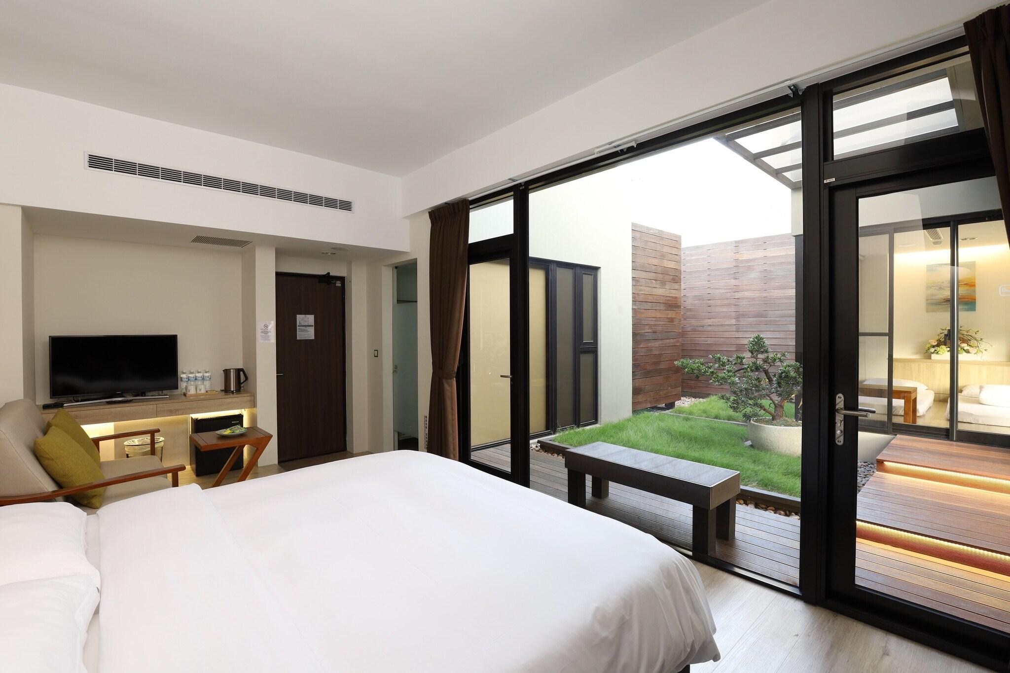 Family Room King Bed Two Bedrooms