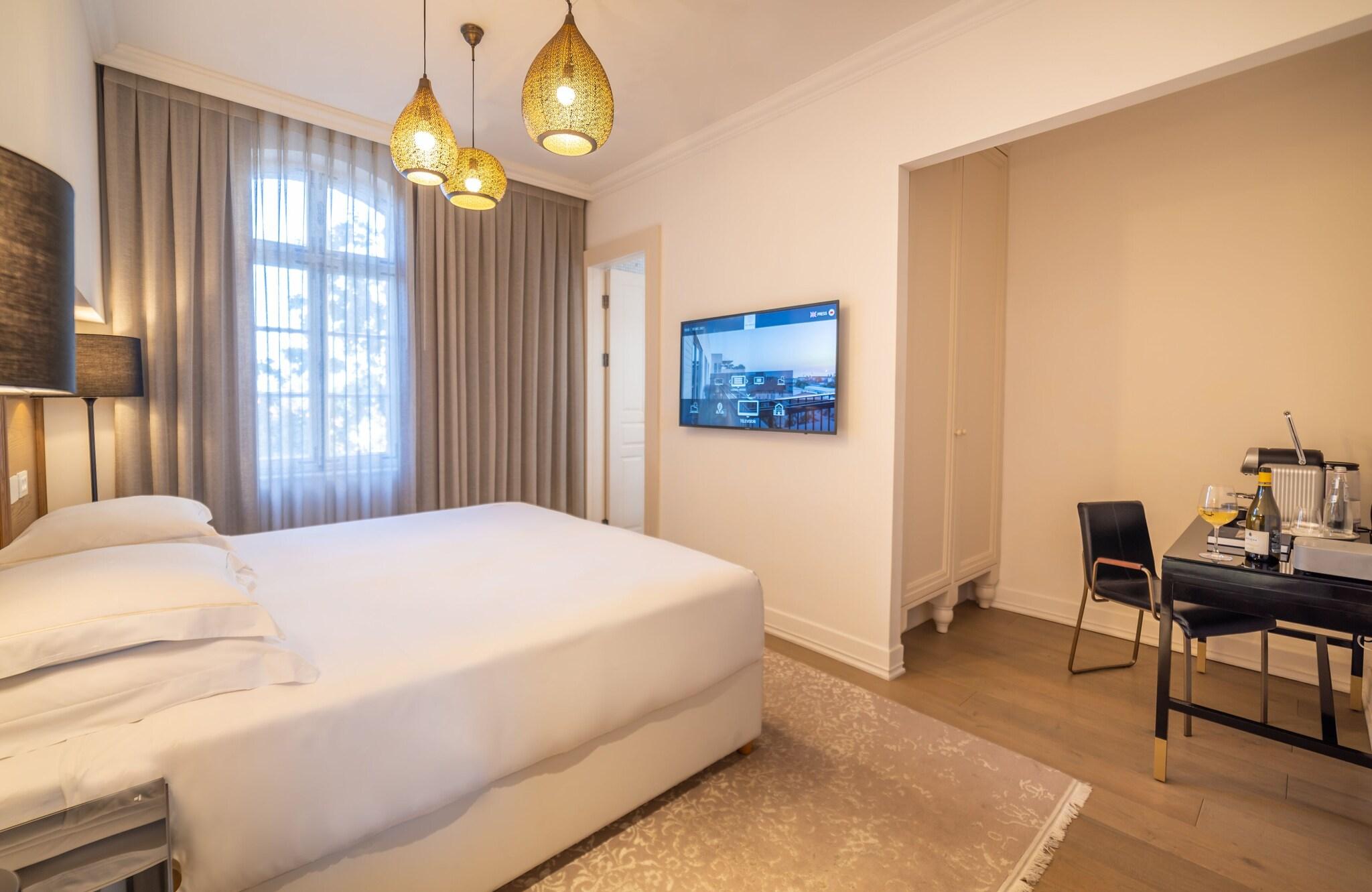 Double or Twin Deluxe King Bed