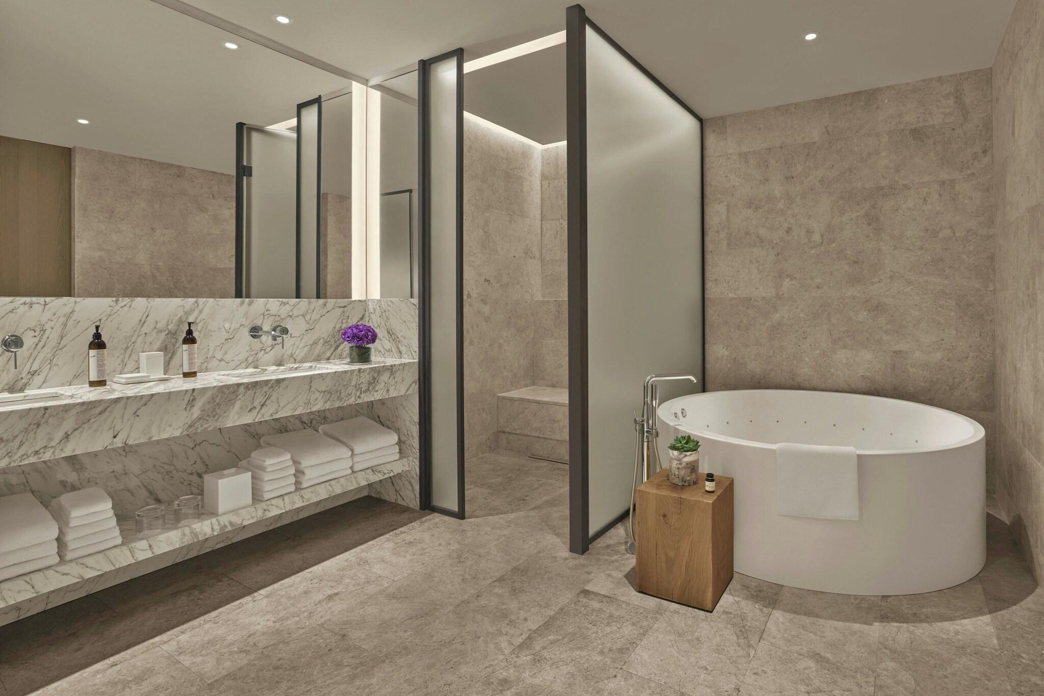 Double Deluxe Two Queen Beds